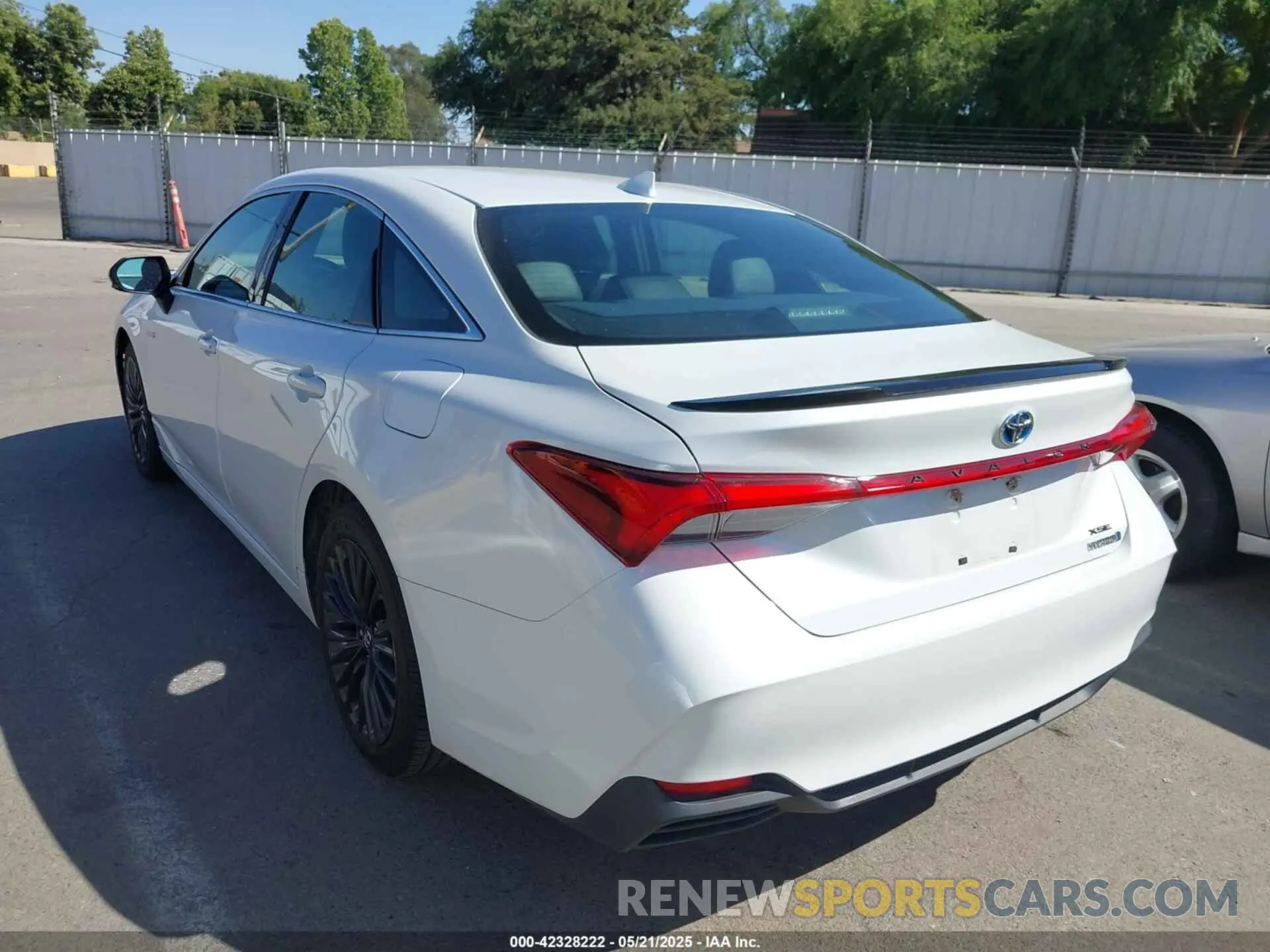 3 Photograph of a damaged car 4T1B21FBXKU001178 TOYOTA AVALON HYBRID 2019