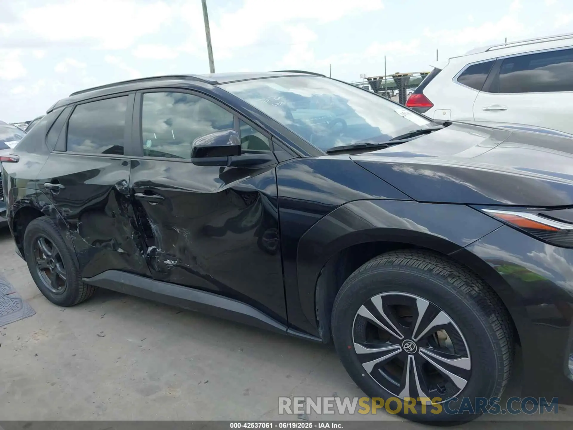 13 Фотография поврежденного автомобиля JTMABACA0PA022187 TOYOTA BZ4X 2023