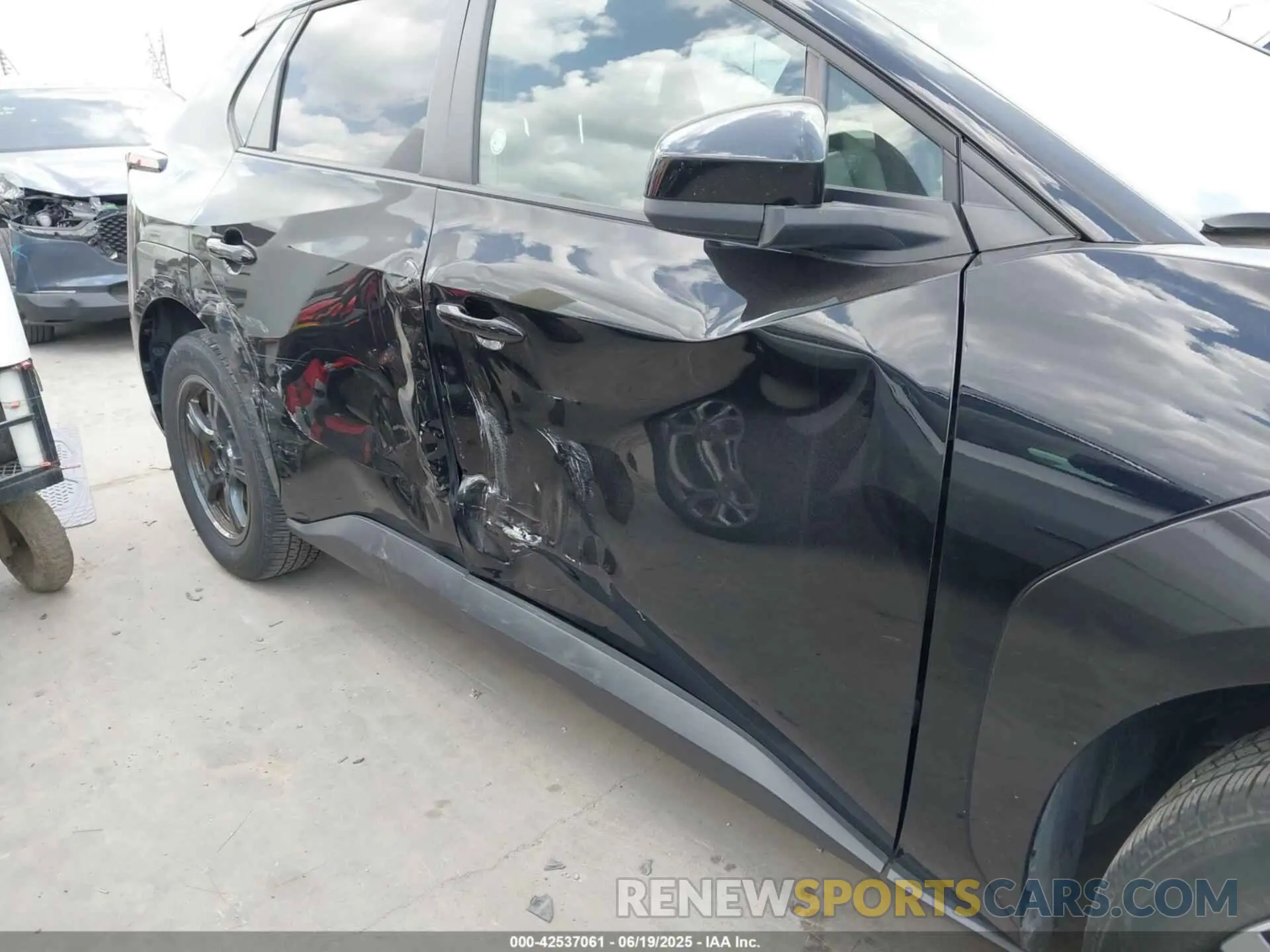 6 Фотография поврежденного автомобиля JTMABACA0PA022187 TOYOTA BZ4X 2023