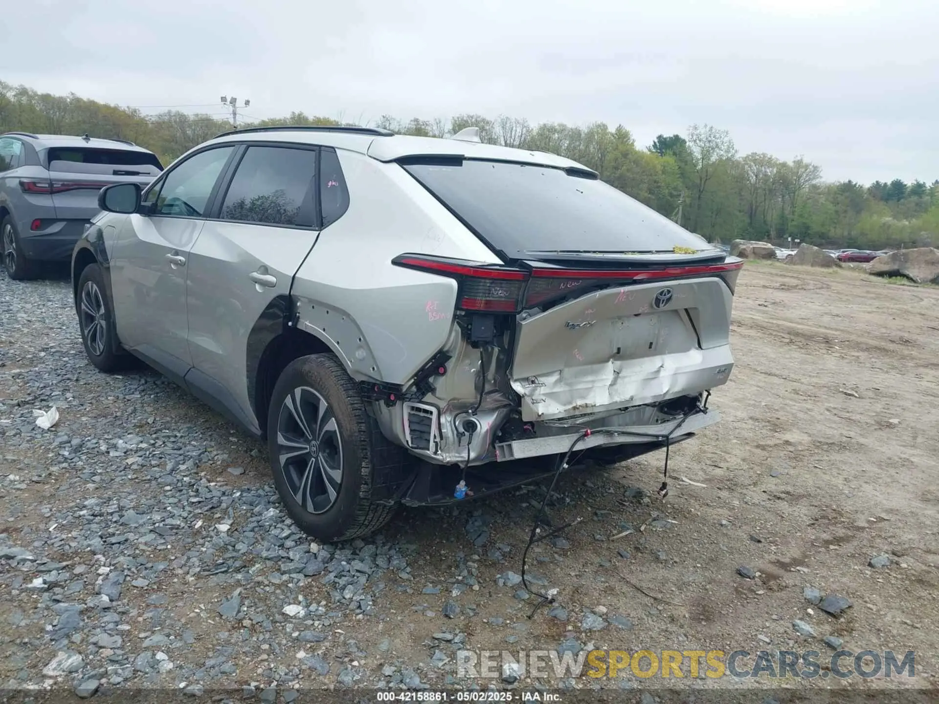 3 Фотография поврежденного автомобиля JTMABACA2RA070129 TOYOTA BZ4X 2024