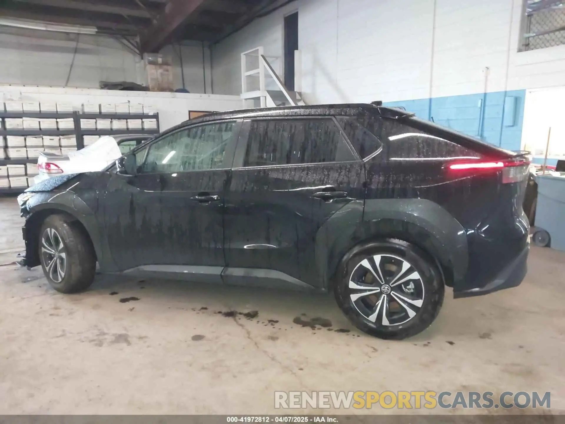 14 Фотография поврежденного автомобиля JTMABACA3RA079955 TOYOTA BZ4X 2024
