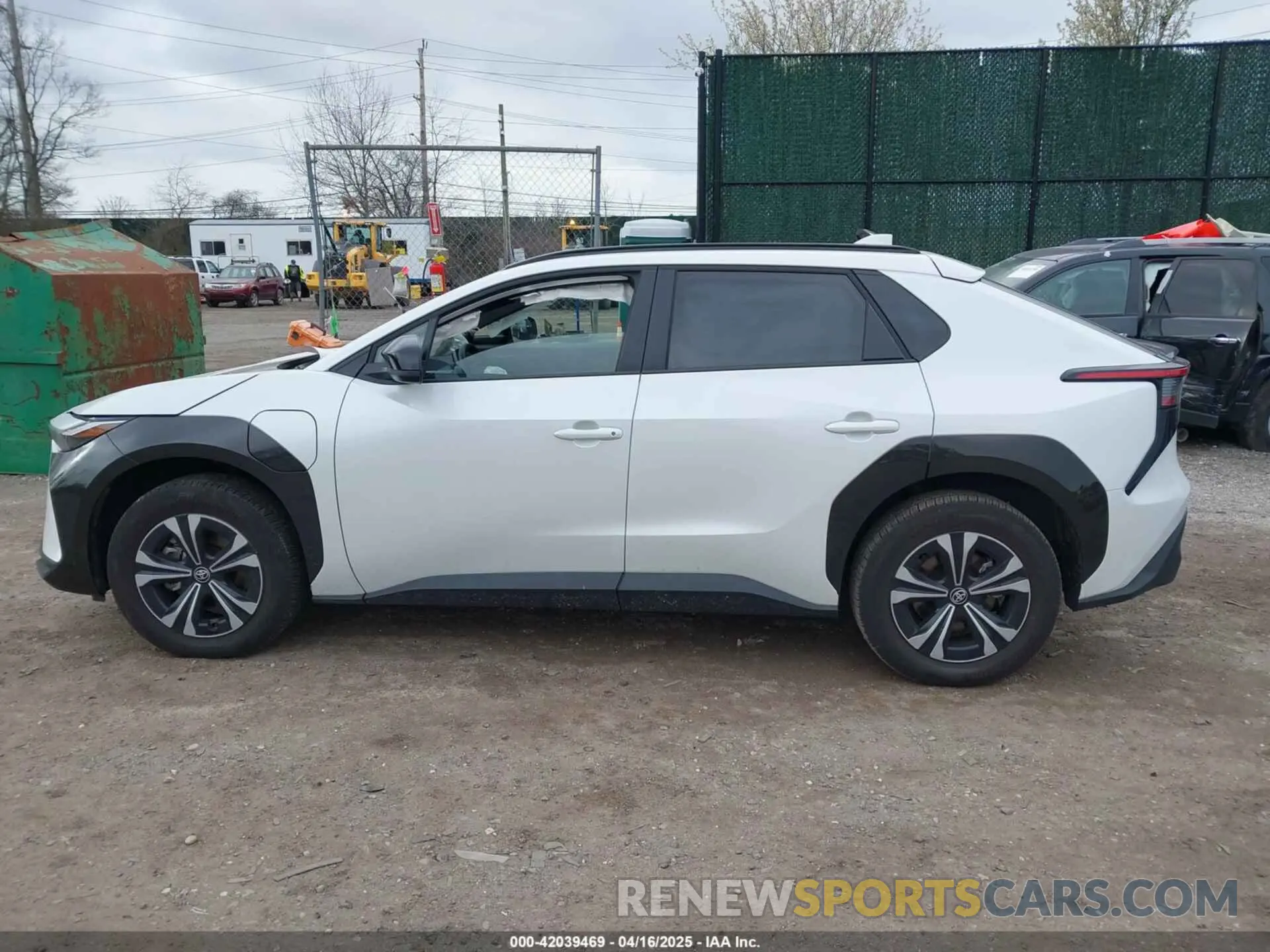14 Фотография поврежденного автомобиля JTMABACA4RA074618 TOYOTA BZ4X 2024