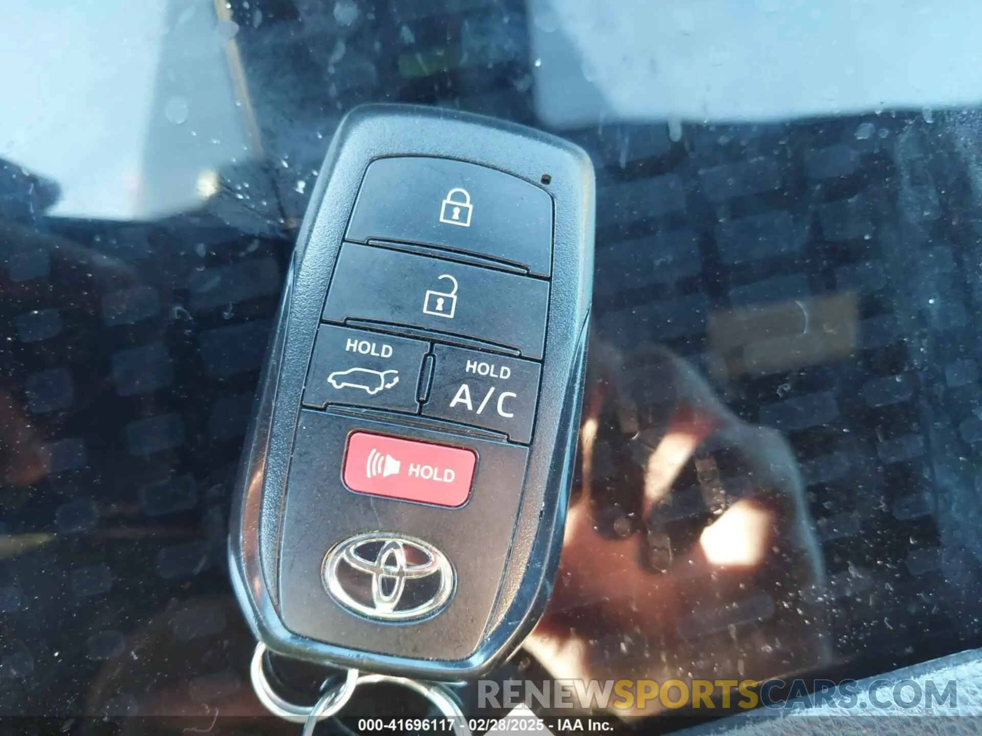 11 Фотография поврежденного автомобиля JTMABACA5RA063871 TOYOTA BZ4X 2024