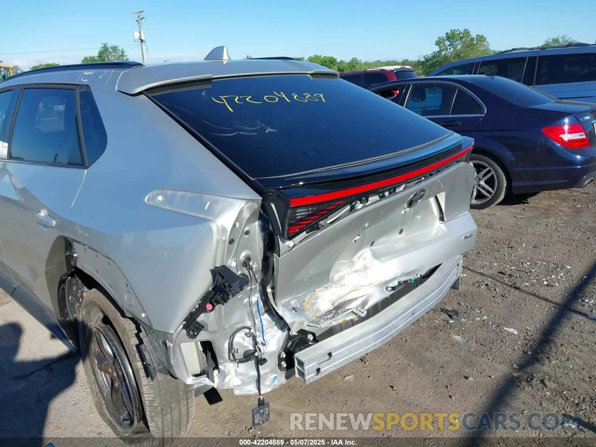 6 Фотография поврежденного автомобиля JTMABACA9RA055918 TOYOTA BZ4X 2024