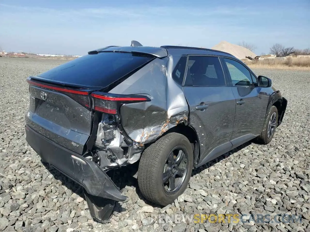 3 Фотография поврежденного автомобиля JTMABACA0PA035764 TOYOTA BZ4X XLE 2023