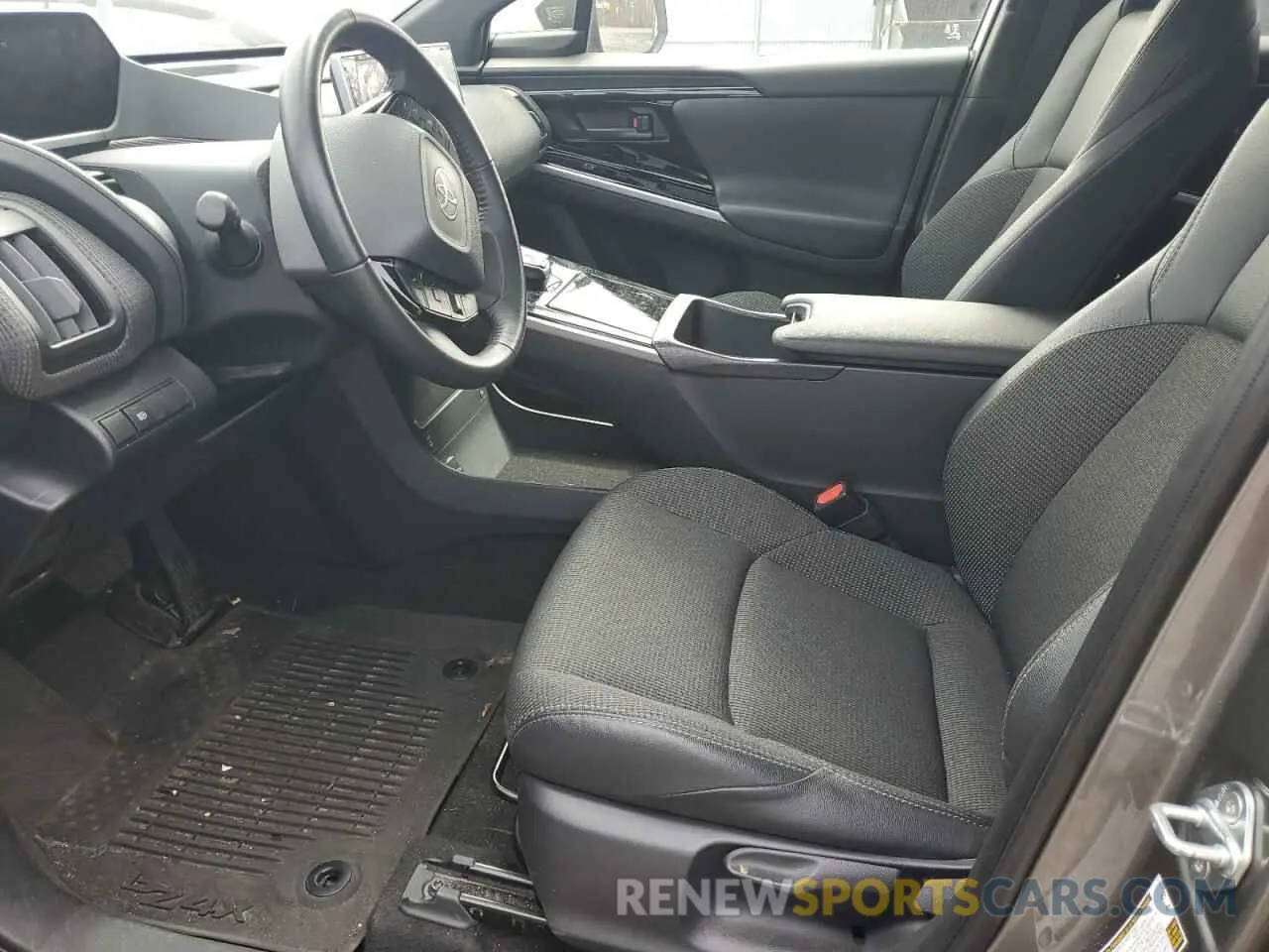 7 Фотография поврежденного автомобиля JTMABACA0PA035764 TOYOTA BZ4X XLE 2023
