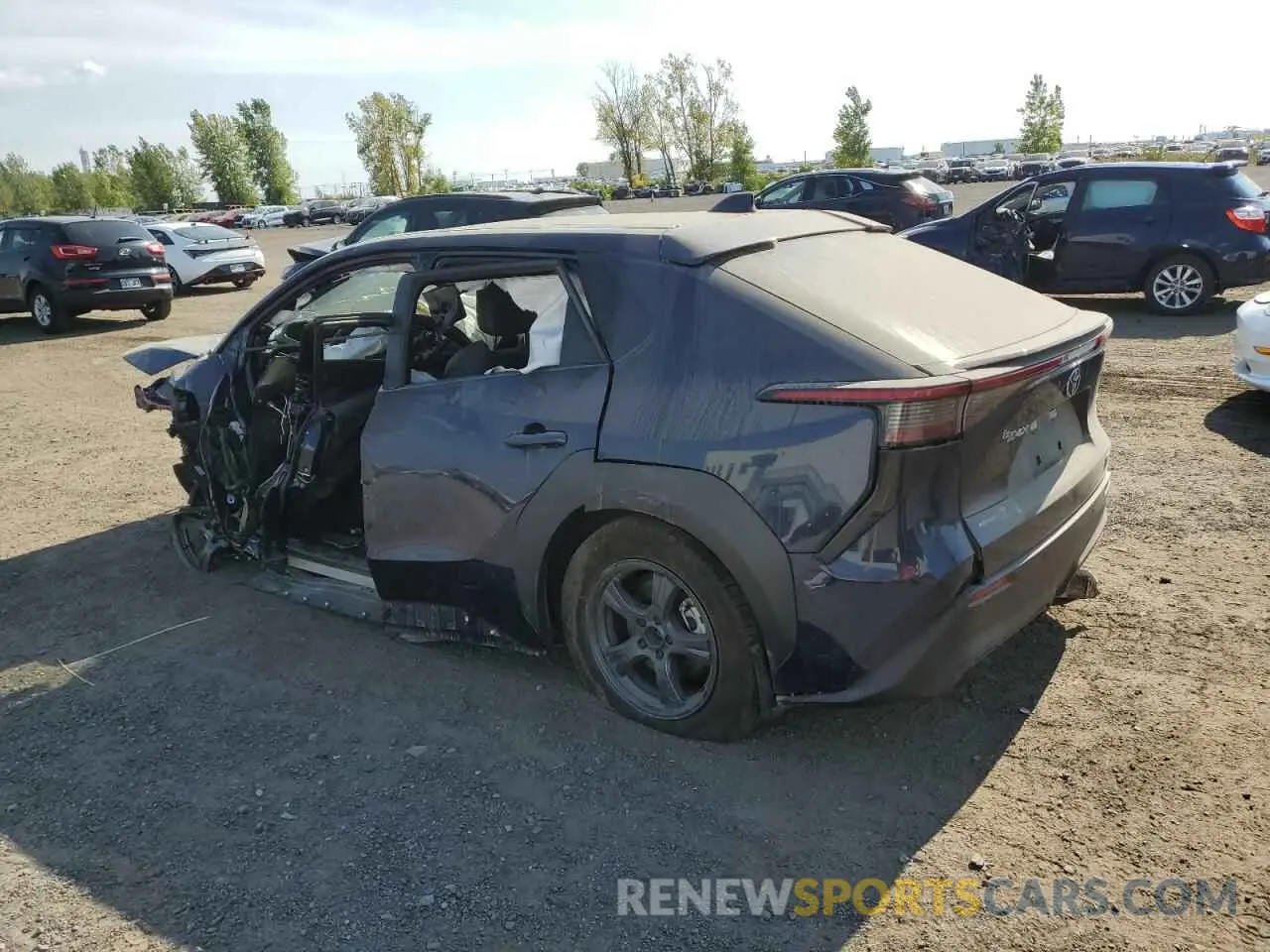 2 Фотография поврежденного автомобиля JTMABACA3PA044717 TOYOTA BZ4X XLE 2023