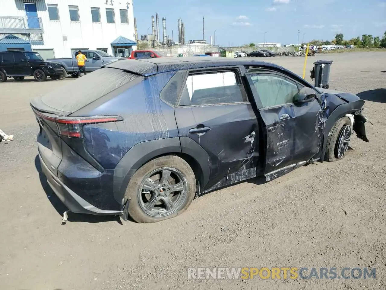 3 Фотография поврежденного автомобиля JTMABACA3PA044717 TOYOTA BZ4X XLE 2023