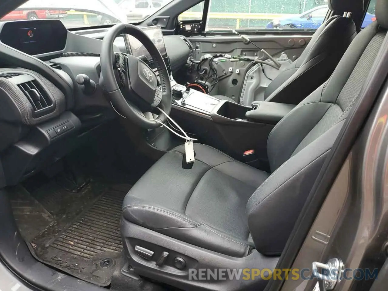 7 Фотография поврежденного автомобиля JTMABACA4PA026727 TOYOTA BZ4X XLE 2023