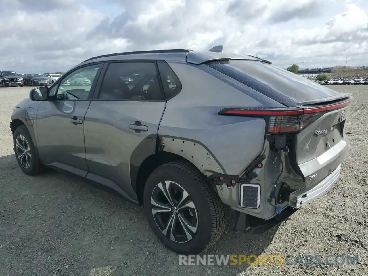 2 Фотография поврежденного автомобиля JTMABACA2RA077887 TOYOTA BZ4X XLE 2024