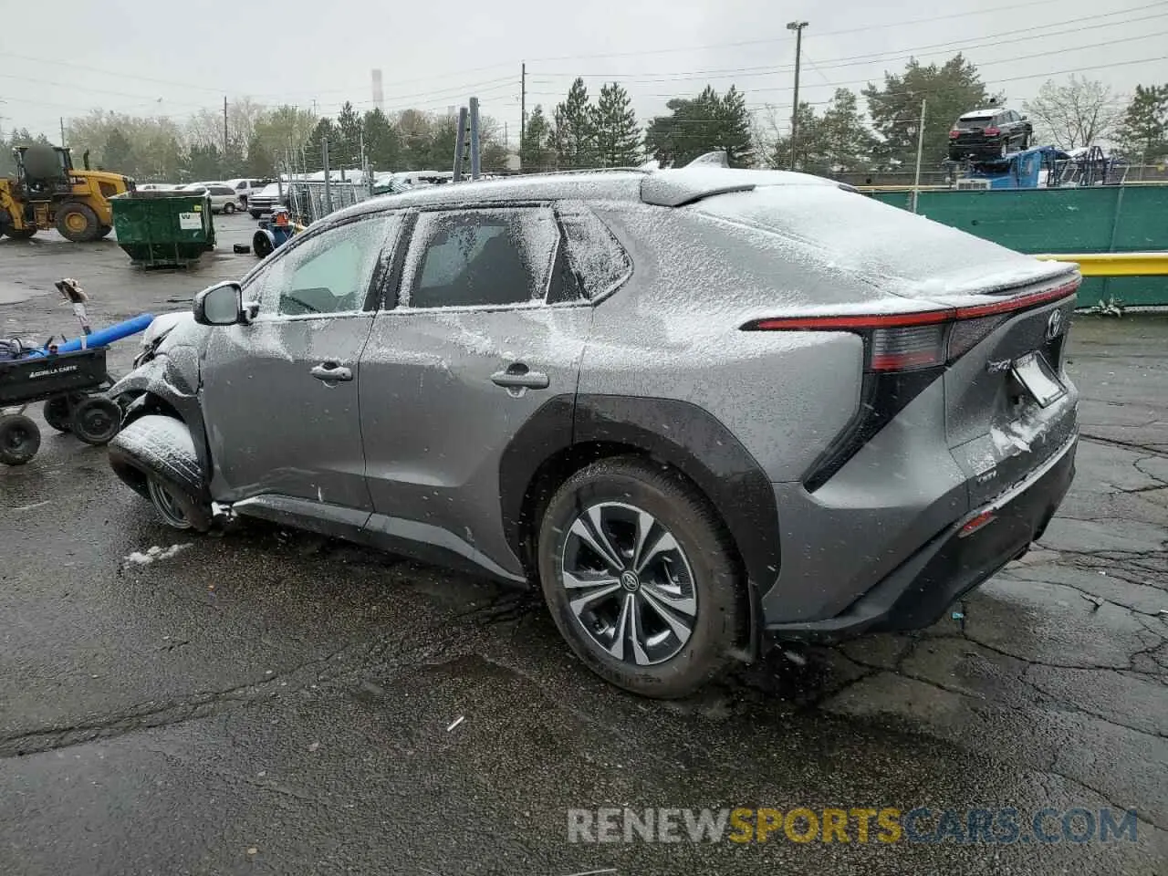 2 Фотография поврежденного автомобиля JTMABACA2RA080949 TOYOTA BZ4X XLE 2024