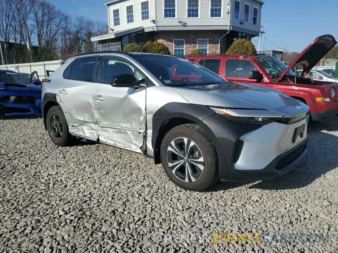 4 Фотография поврежденного автомобиля JTMABACA5RA070285 TOYOTA BZ4X XLE 2024