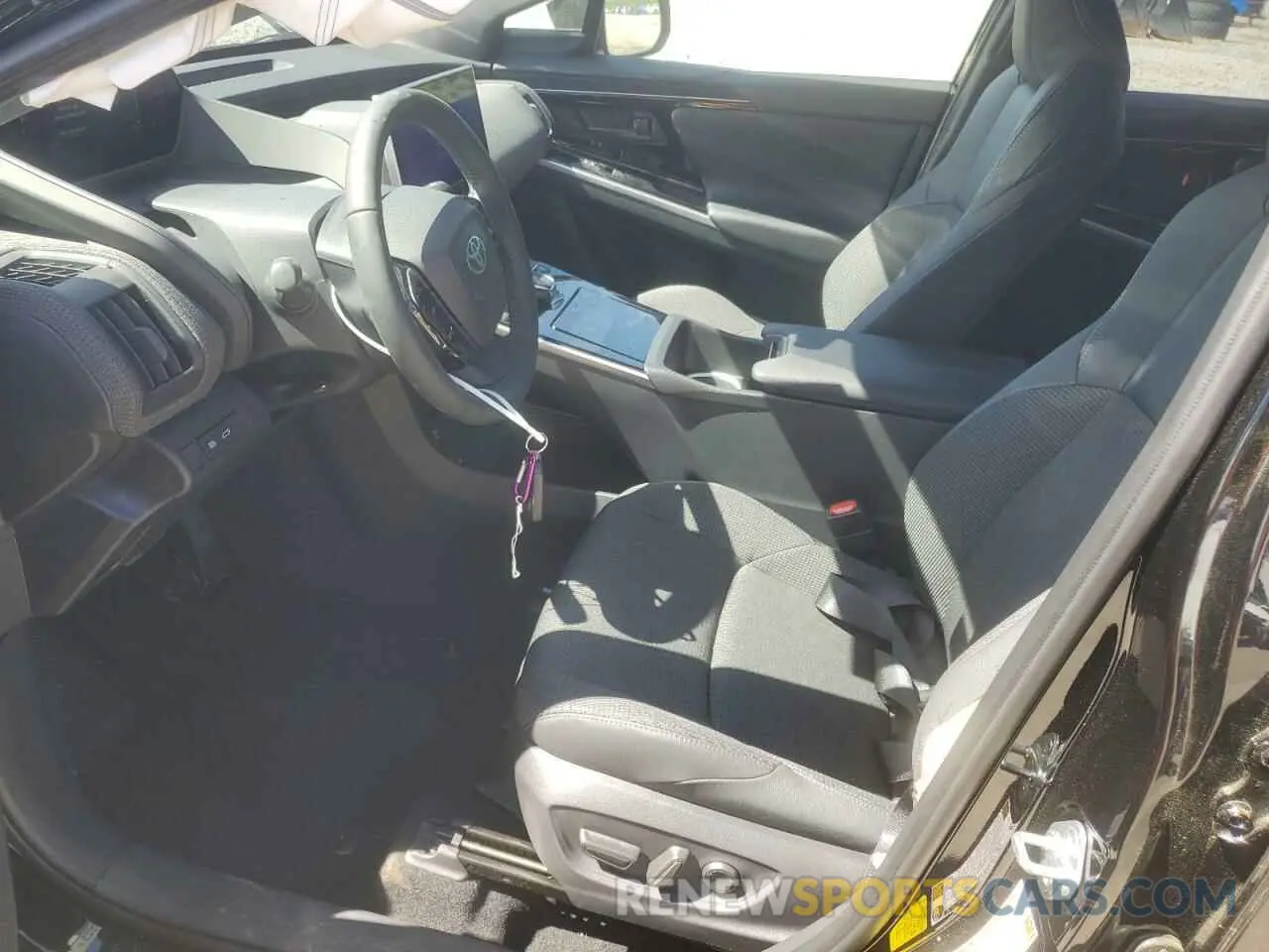 7 Фотография поврежденного автомобиля JTMABACAXRA088300 TOYOTA BZ4X XLE 2024