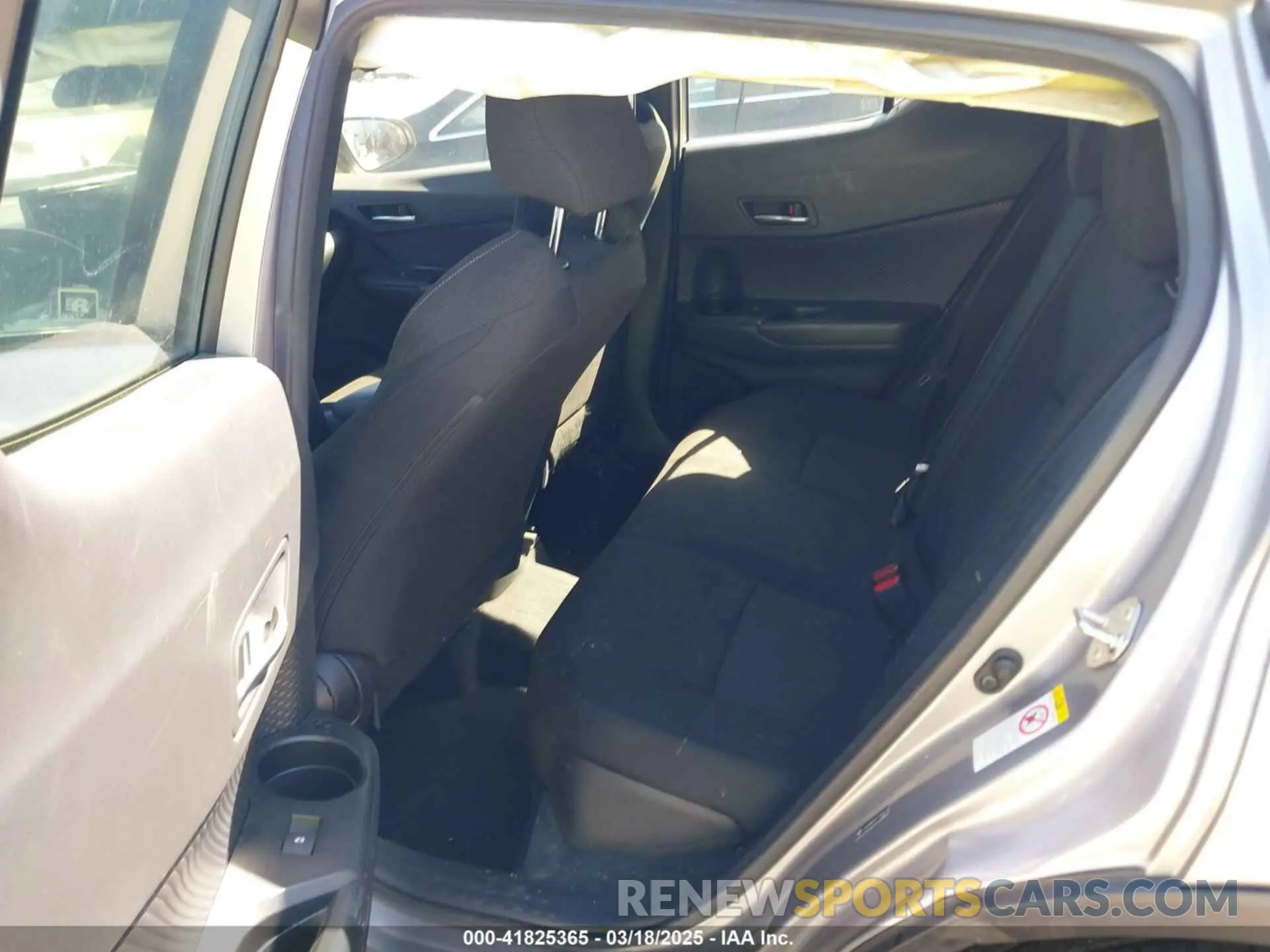 8 Фотография поврежденного автомобиля JTNKHMBX0K1050506 TOYOTA C-HR 2019