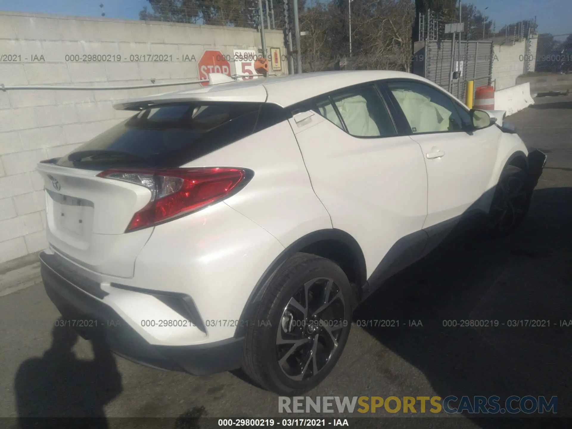 4 Фотография поврежденного автомобиля JTNKHMBX2K1017779 TOYOTA C-HR 2019