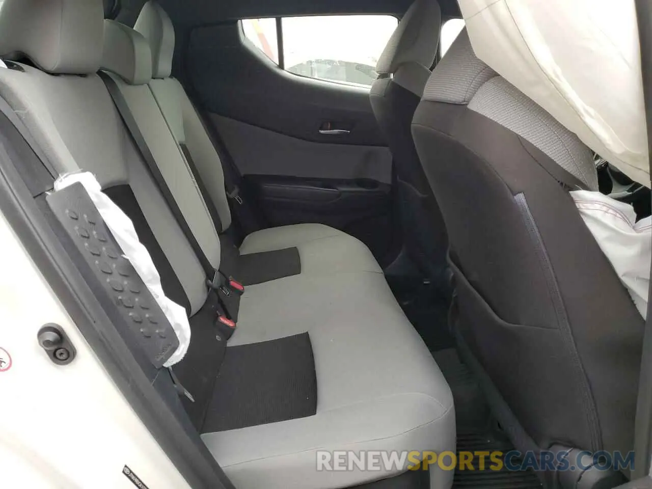 11 Photograph of a damaged car JTNKHMBX2K1033951 TOYOTA C-HR 2019