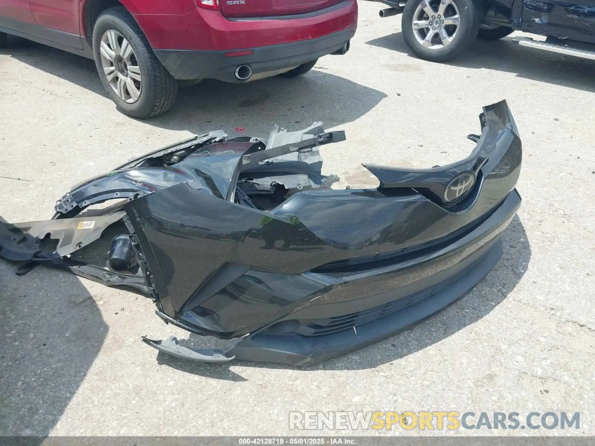 12 Photograph of a damaged car JTNKHMBX8K1036868 TOYOTA C-HR 2019