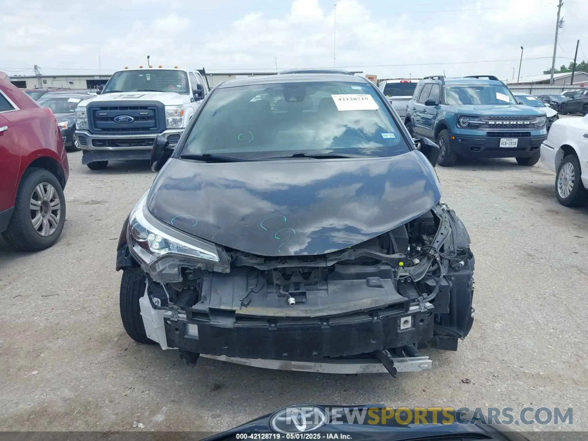 13 Photograph of a damaged car JTNKHMBX8K1036868 TOYOTA C-HR 2019