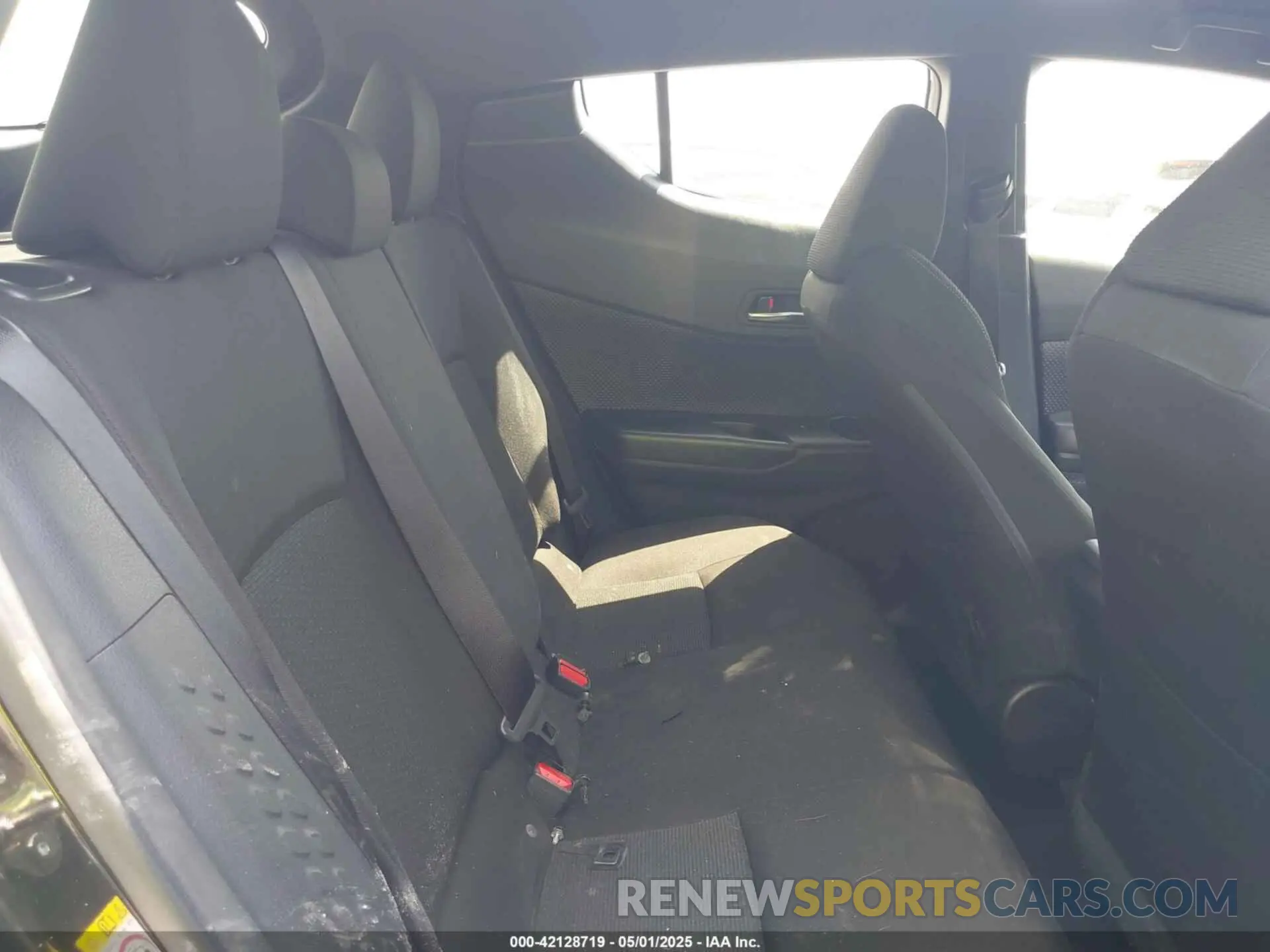 8 Photograph of a damaged car JTNKHMBX8K1036868 TOYOTA C-HR 2019