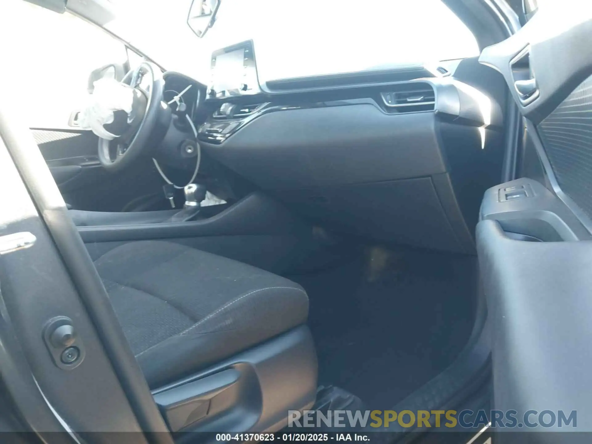 5 Photograph of a damaged car JTNKHMBXXK1039920 TOYOTA C-HR 2019