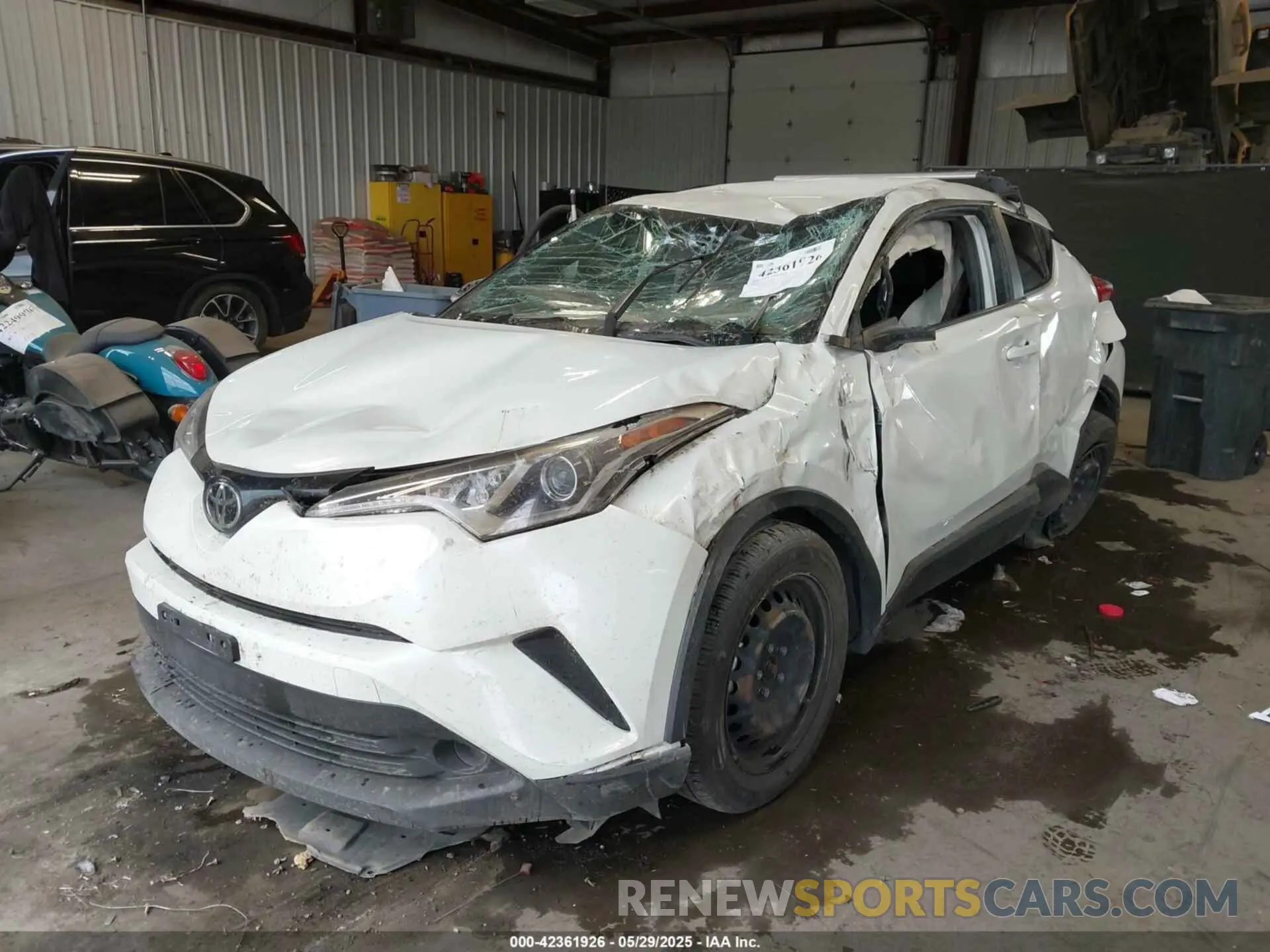 2 Фотография поврежденного автомобиля JTNKHMBXXK1046849 TOYOTA C-HR 2019