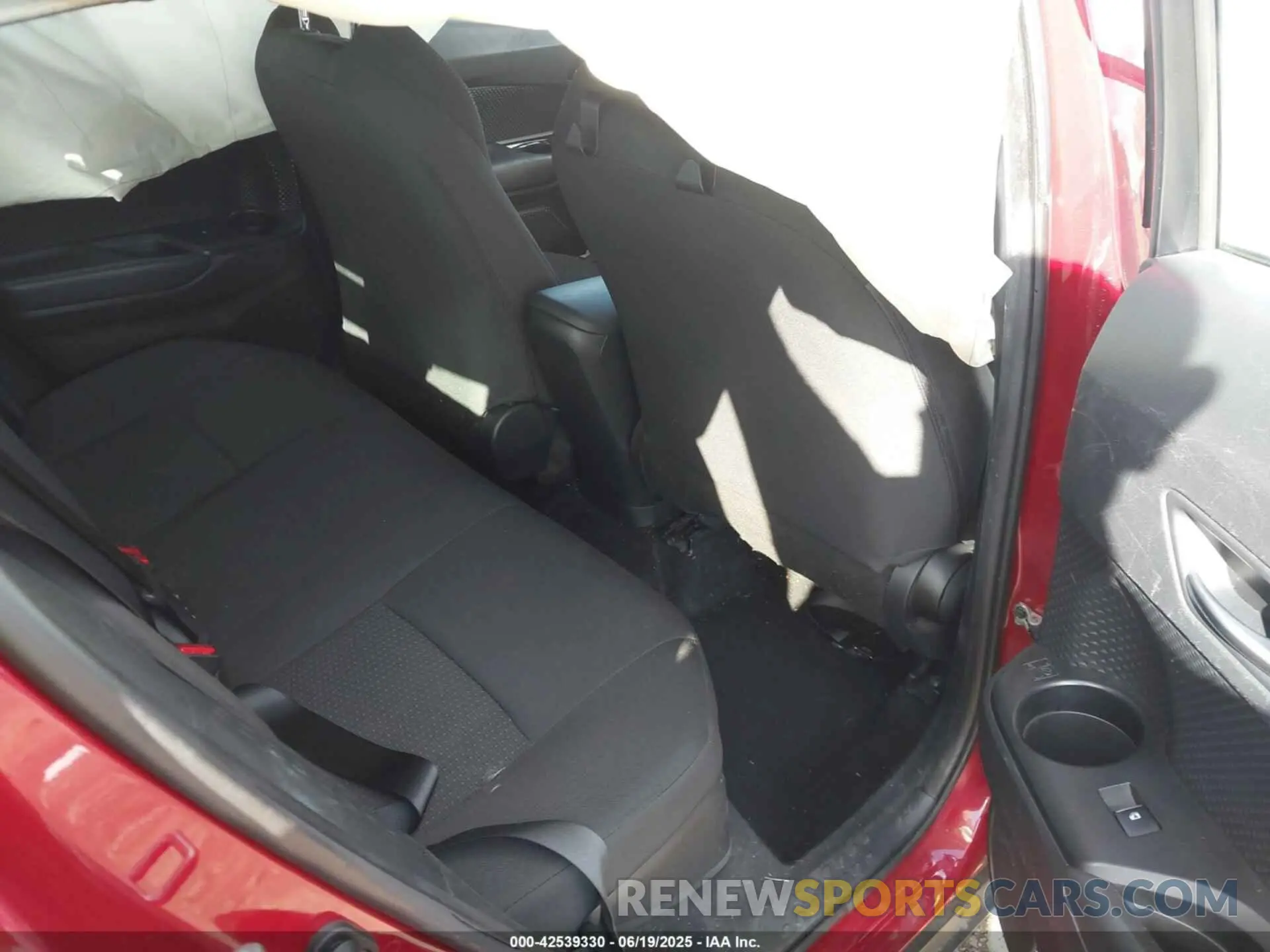 8 Photograph of a damaged car NMTKHMBX1KR083911 TOYOTA C-HR 2019