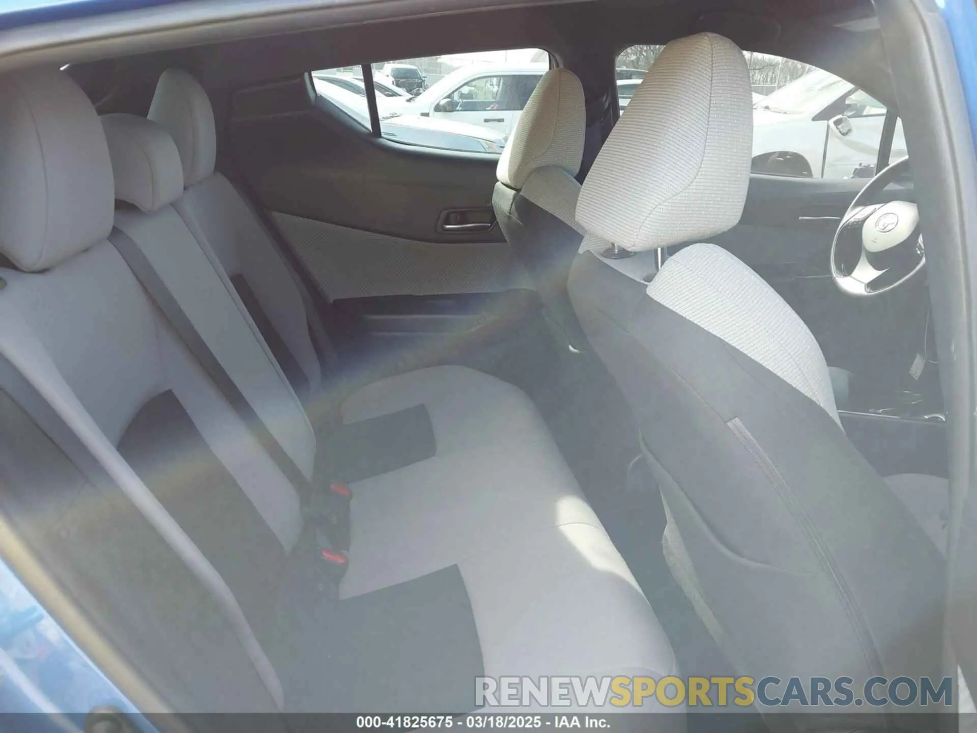 8 Фотография поврежденного автомобиля NMTKHMBX2KR091404 TOYOTA C-HR 2019