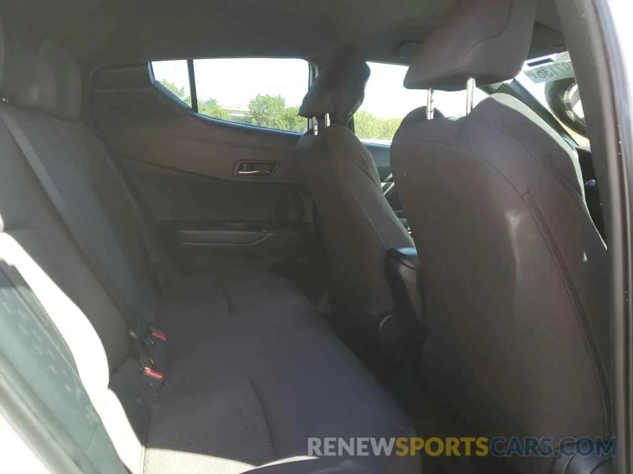 10 Photograph of a damaged car NMTKHMBX3KR075311 TOYOTA C-HR 2019