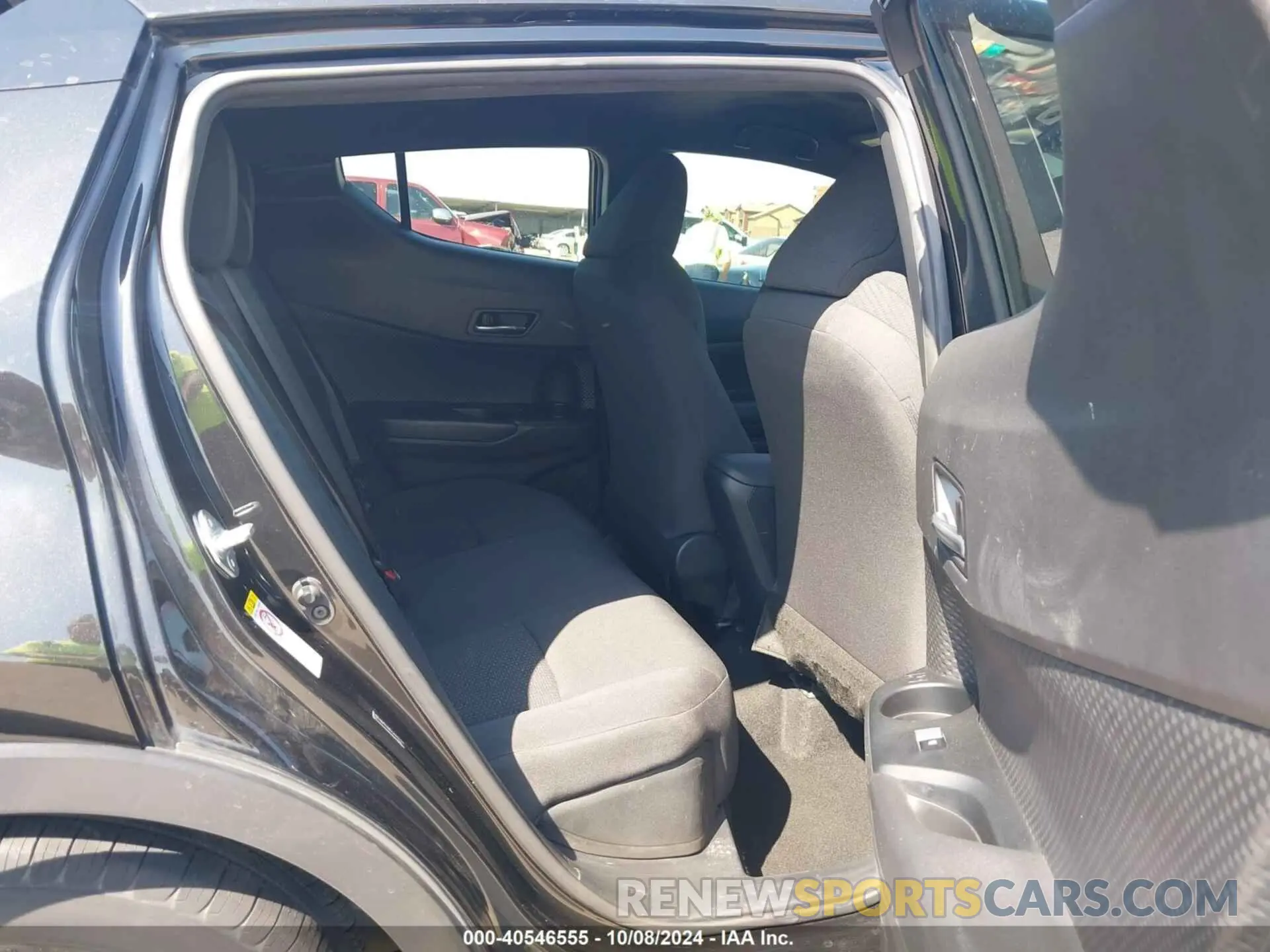 8 Photograph of a damaged car NMTKHMBX4KR079397 TOYOTA C-HR 2019