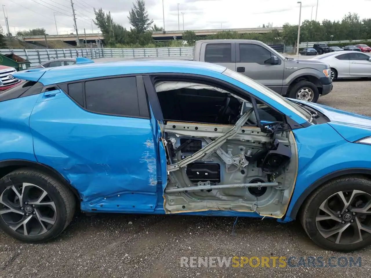 9 Photograph of a damaged car NMTKHMBX4KR086463 TOYOTA C-HR 2019