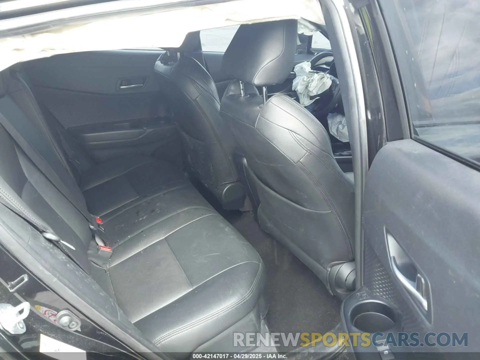8 Photograph of a damaged car NMTKHMBX4KR096569 TOYOTA C-HR 2019