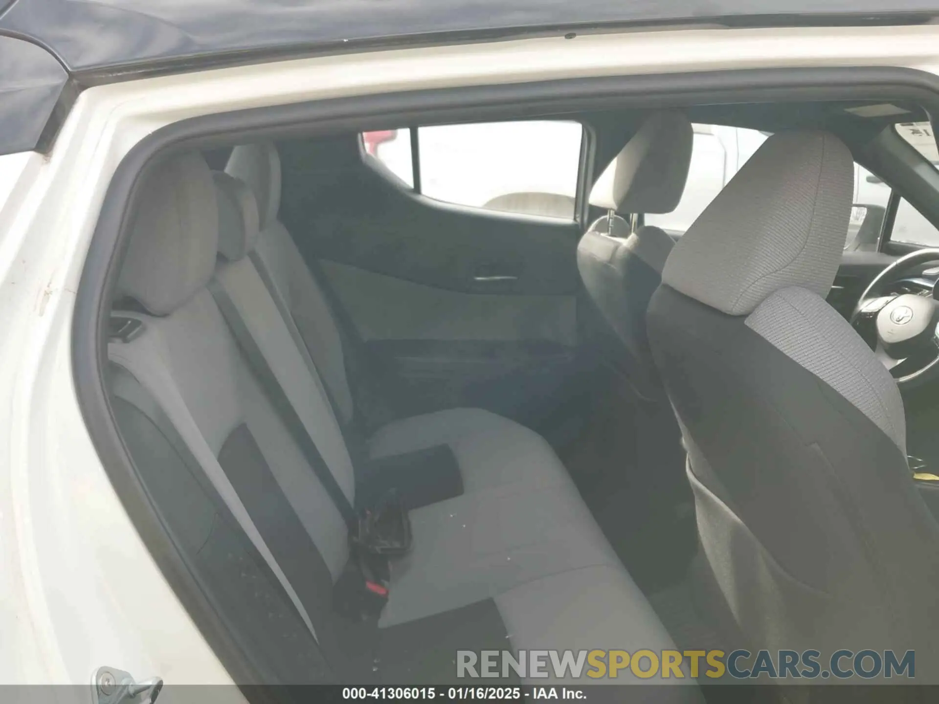 8 Фотография поврежденного автомобиля NMTKHMBX9KR075751 TOYOTA C-HR 2019