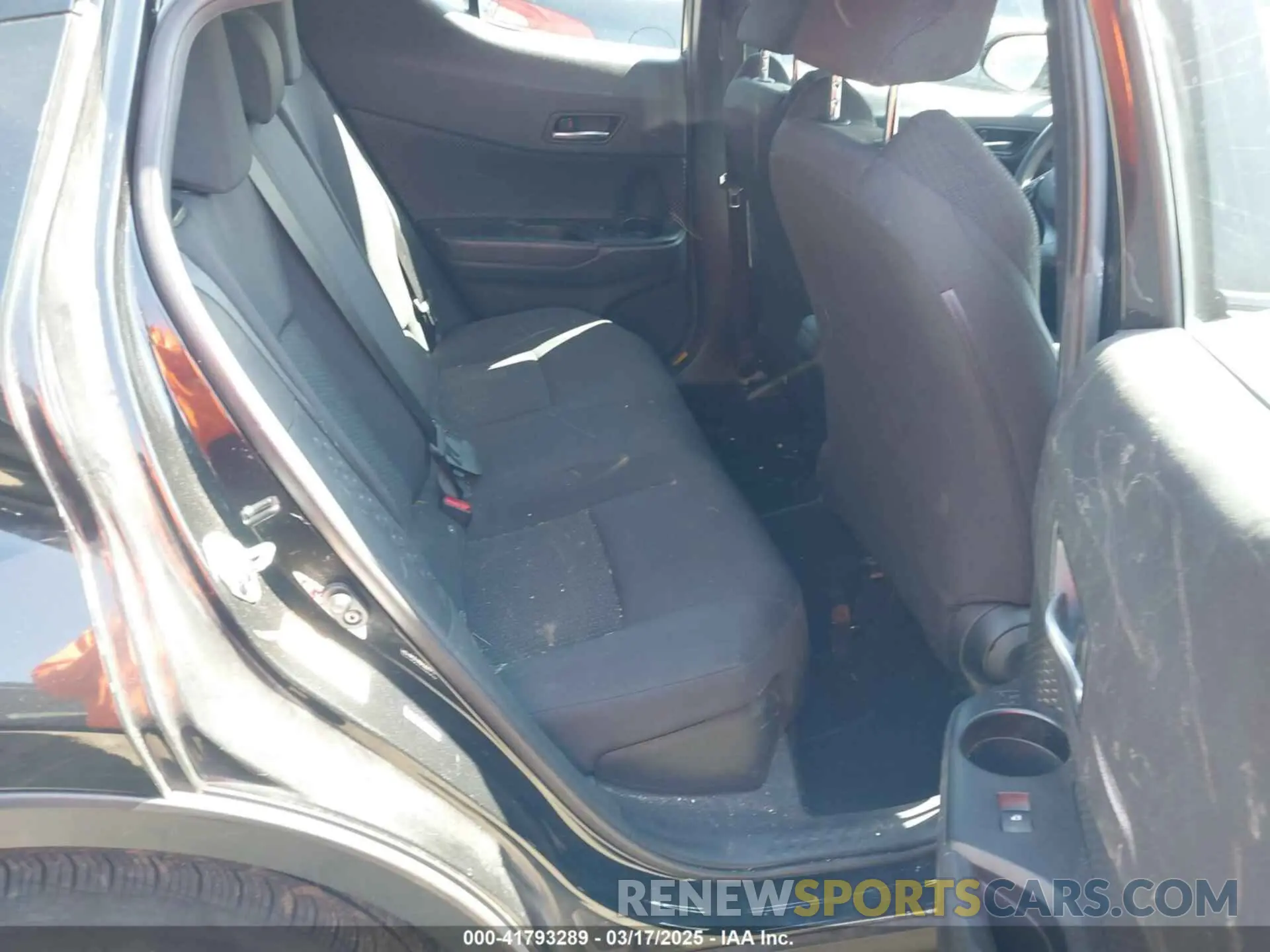 8 Photograph of a damaged car NMTKHMBX9KR086524 TOYOTA C-HR 2019