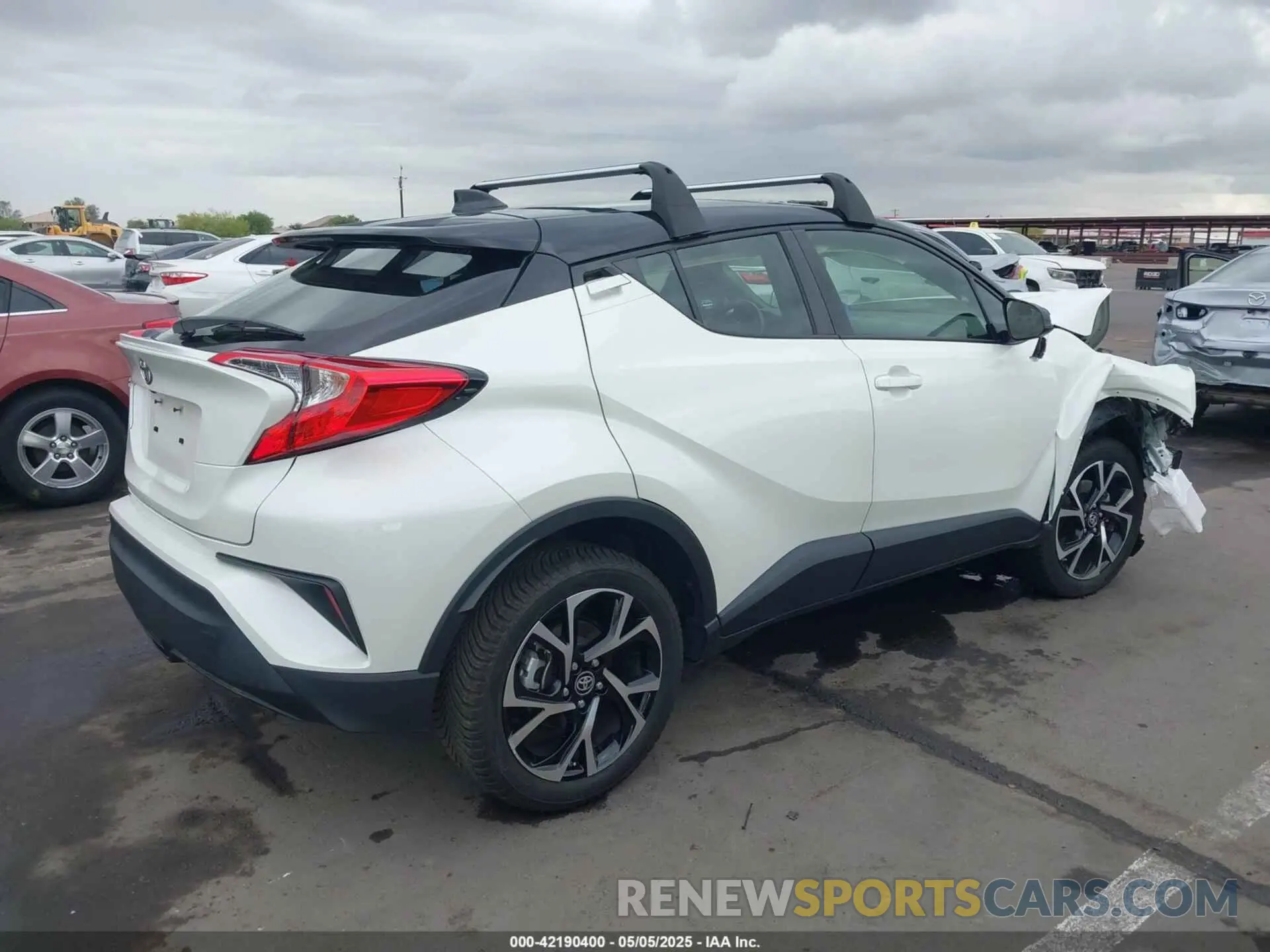 4 Photograph of a damaged car JTNKHMBX0L1069221 TOYOTA C-HR 2020