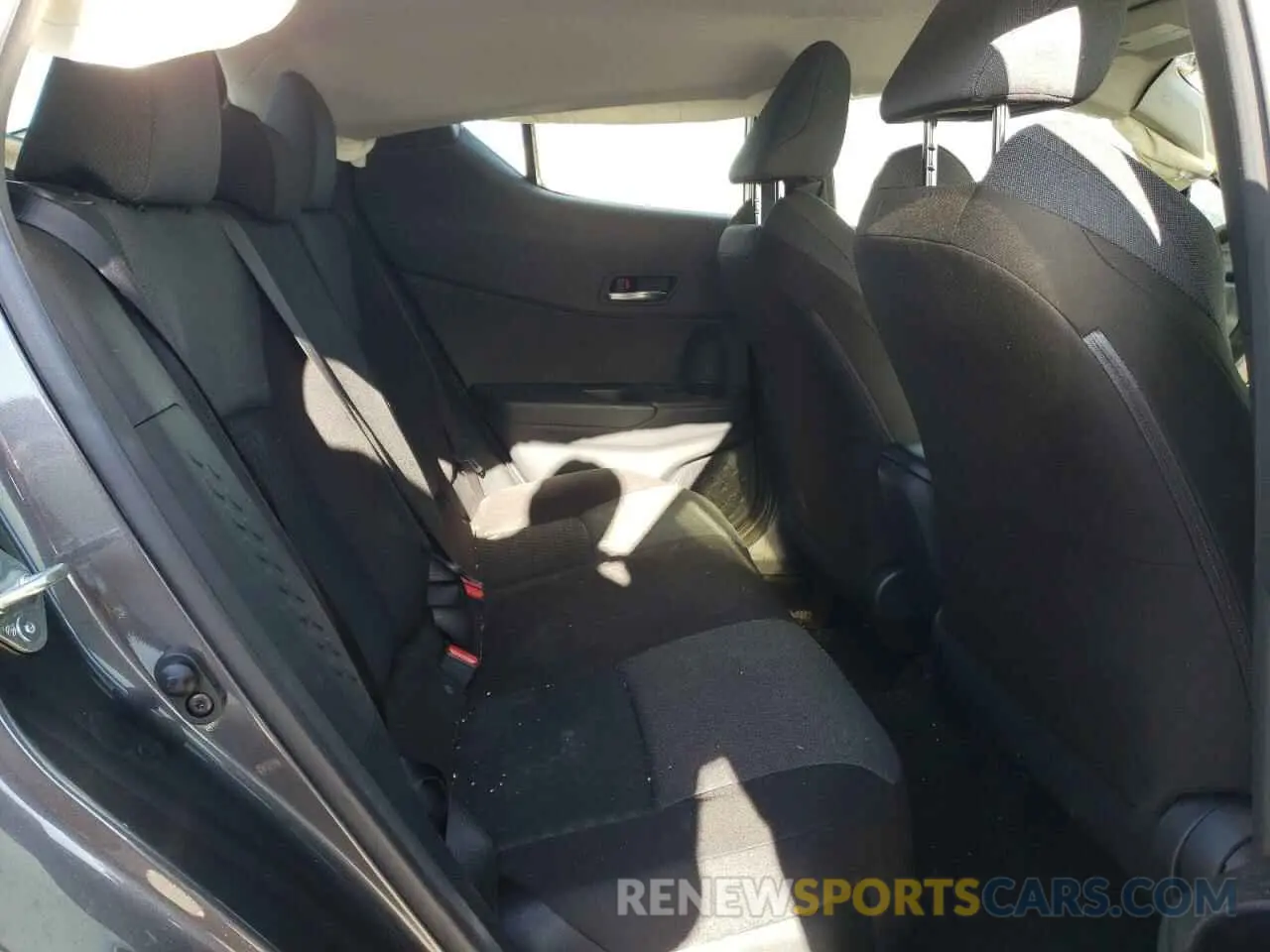10 Photograph of a damaged car JTNKHMBX0L1083670 TOYOTA C-HR 2020