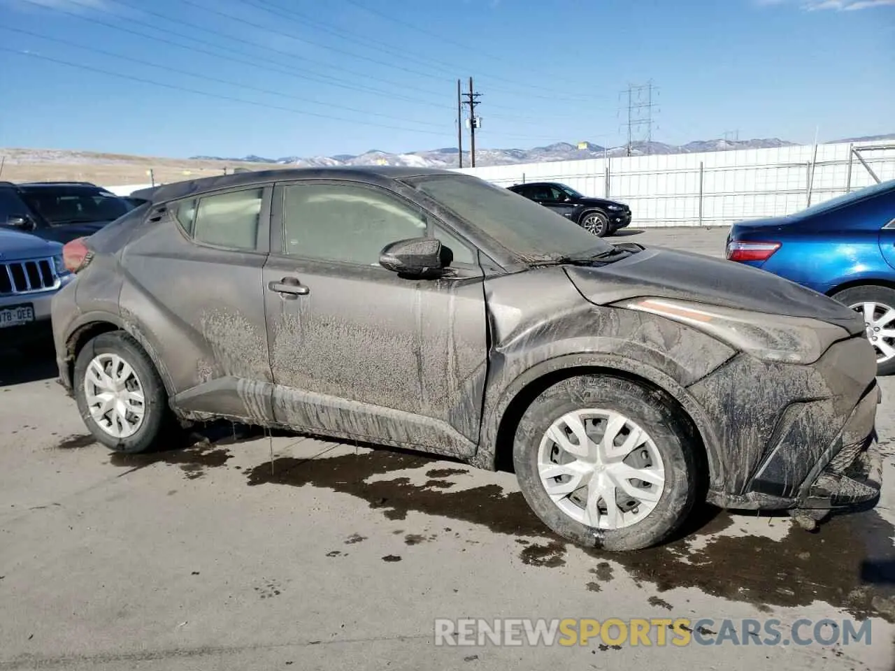 4 Photograph of a damaged car JTNKHMBX0L1083670 TOYOTA C-HR 2020