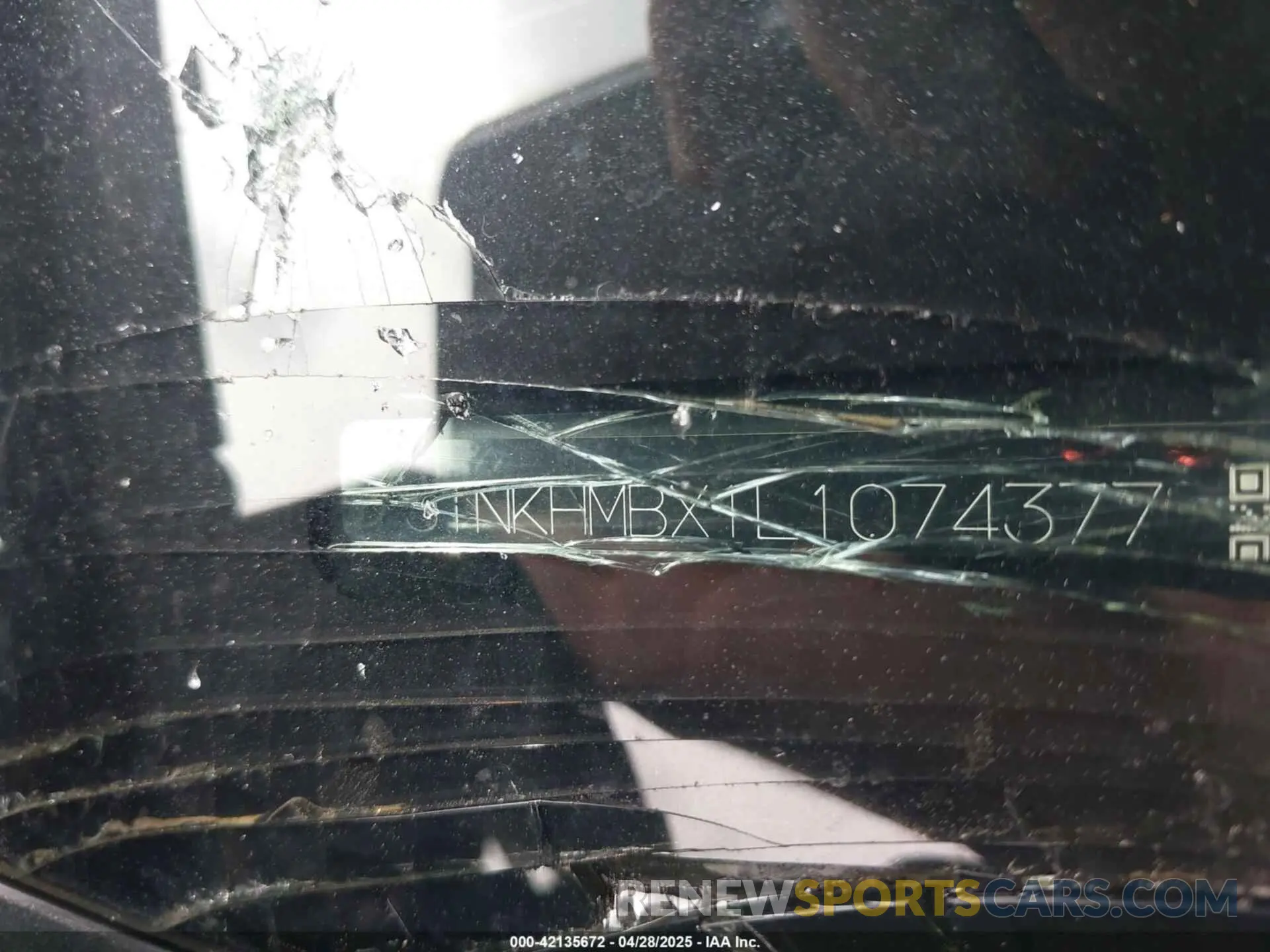 17 Photograph of a damaged car JTNKHMBX1L1074377 TOYOTA C-HR 2020