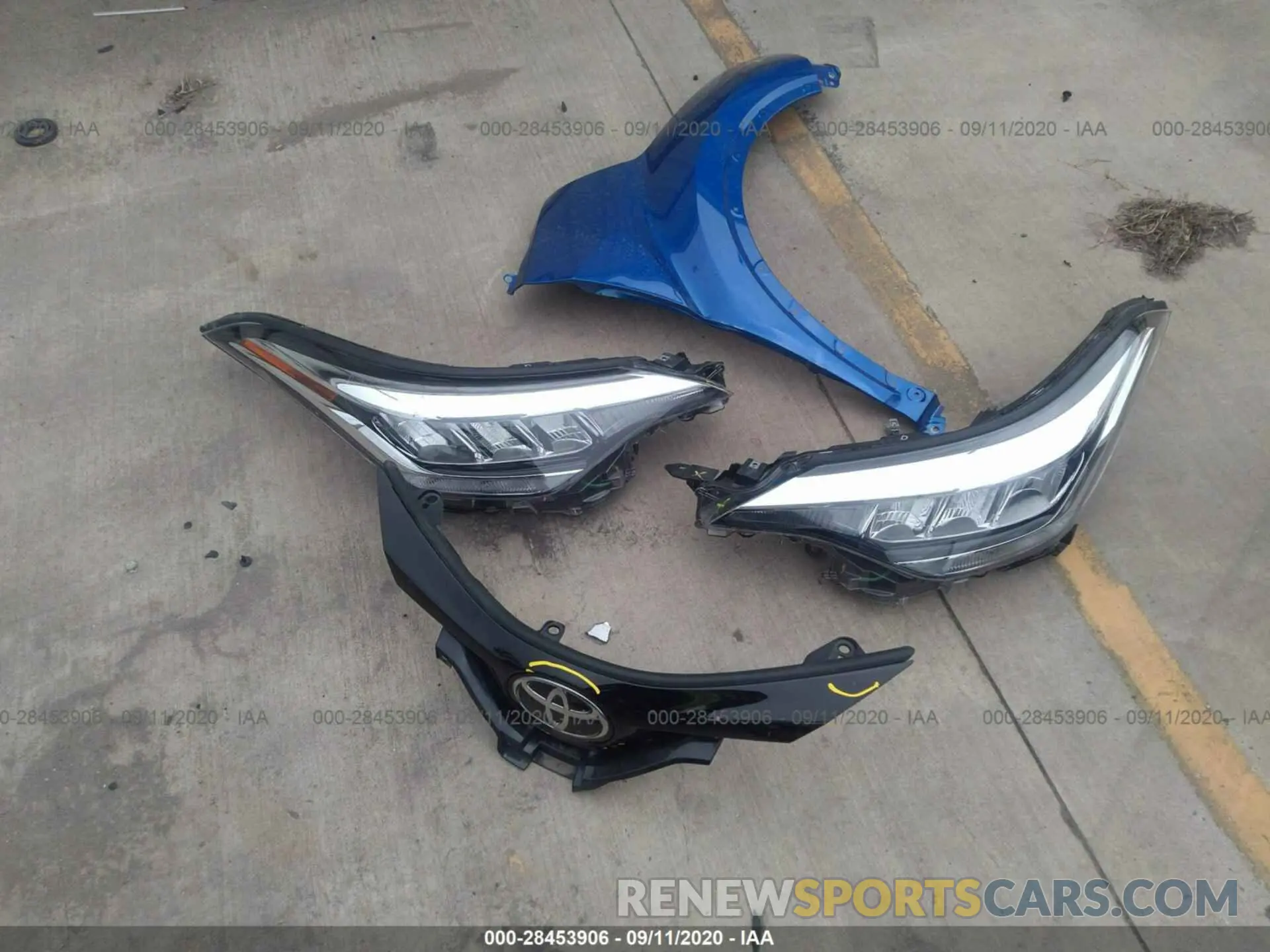 12 Photograph of a damaged car JTNKHMBX1L1075478 TOYOTA C-HR 2020