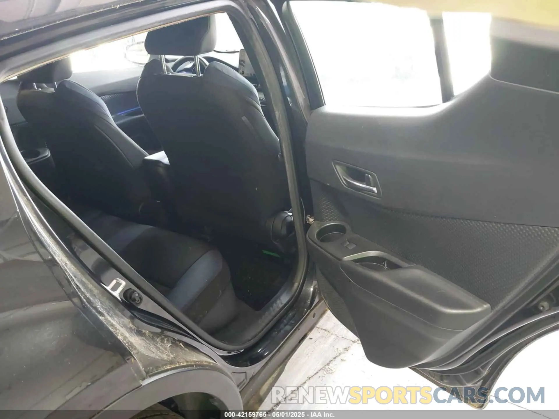 8 Photograph of a damaged car JTNKHMBX1L1077957 TOYOTA C-HR 2020