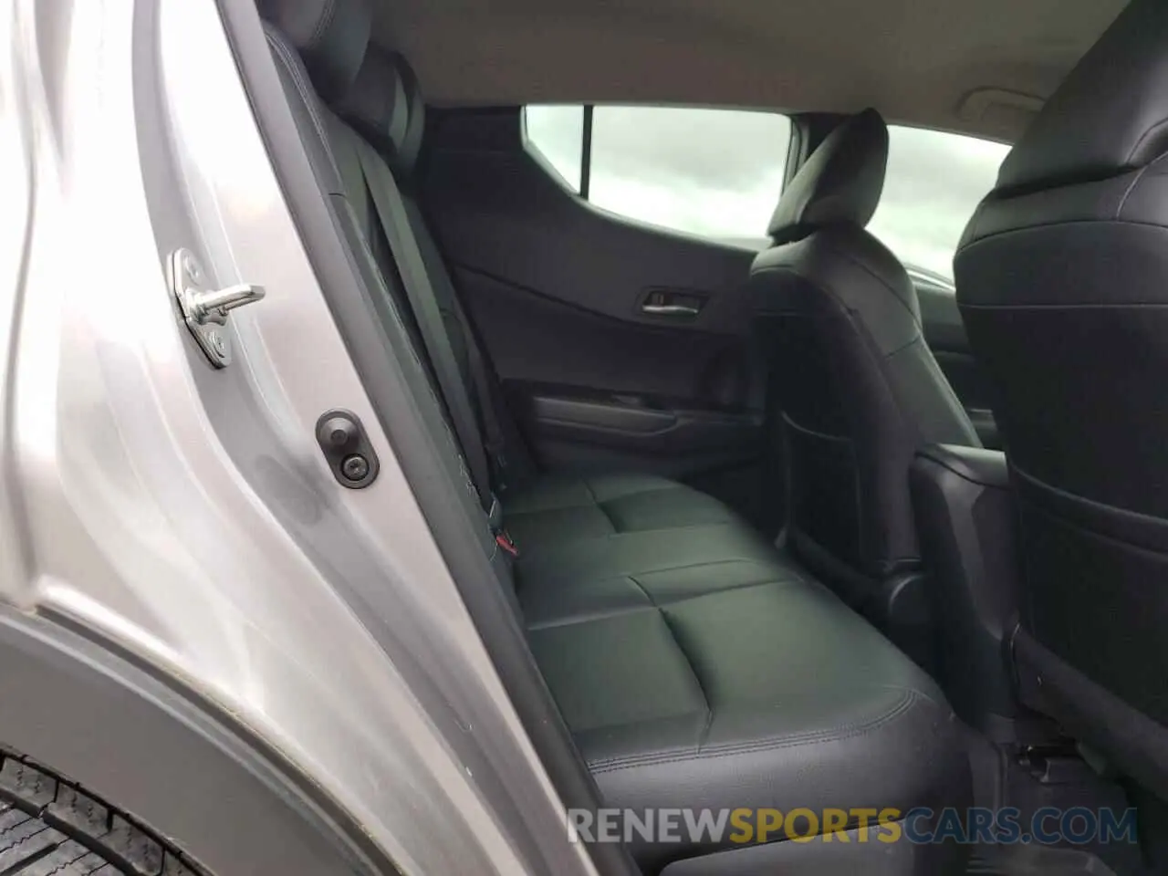 11 Photograph of a damaged car JTNKHMBX1L1078963 TOYOTA C-HR 2020