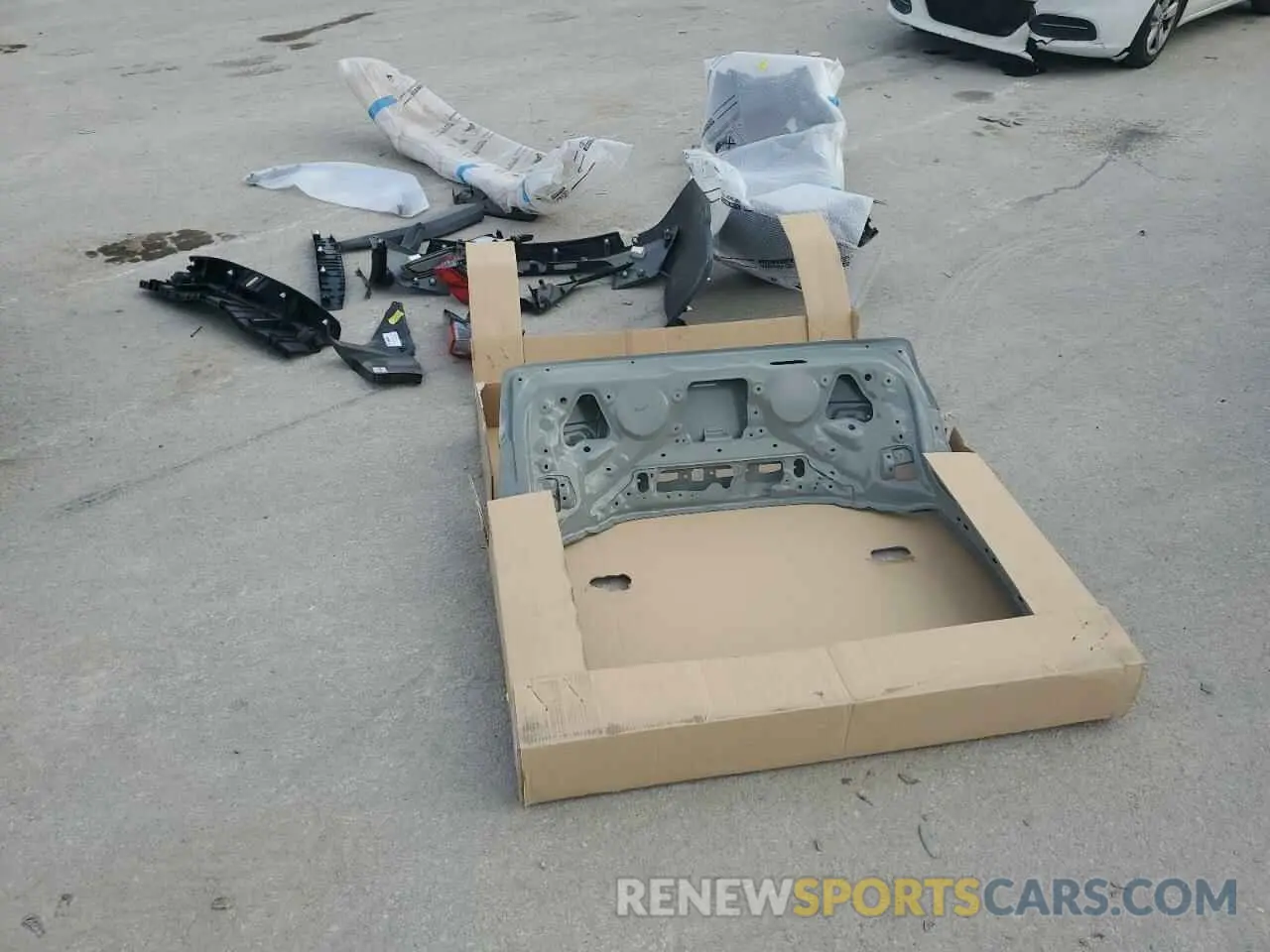 12 Photograph of a damaged car JTNKHMBX1L1090997 TOYOTA C-HR 2020