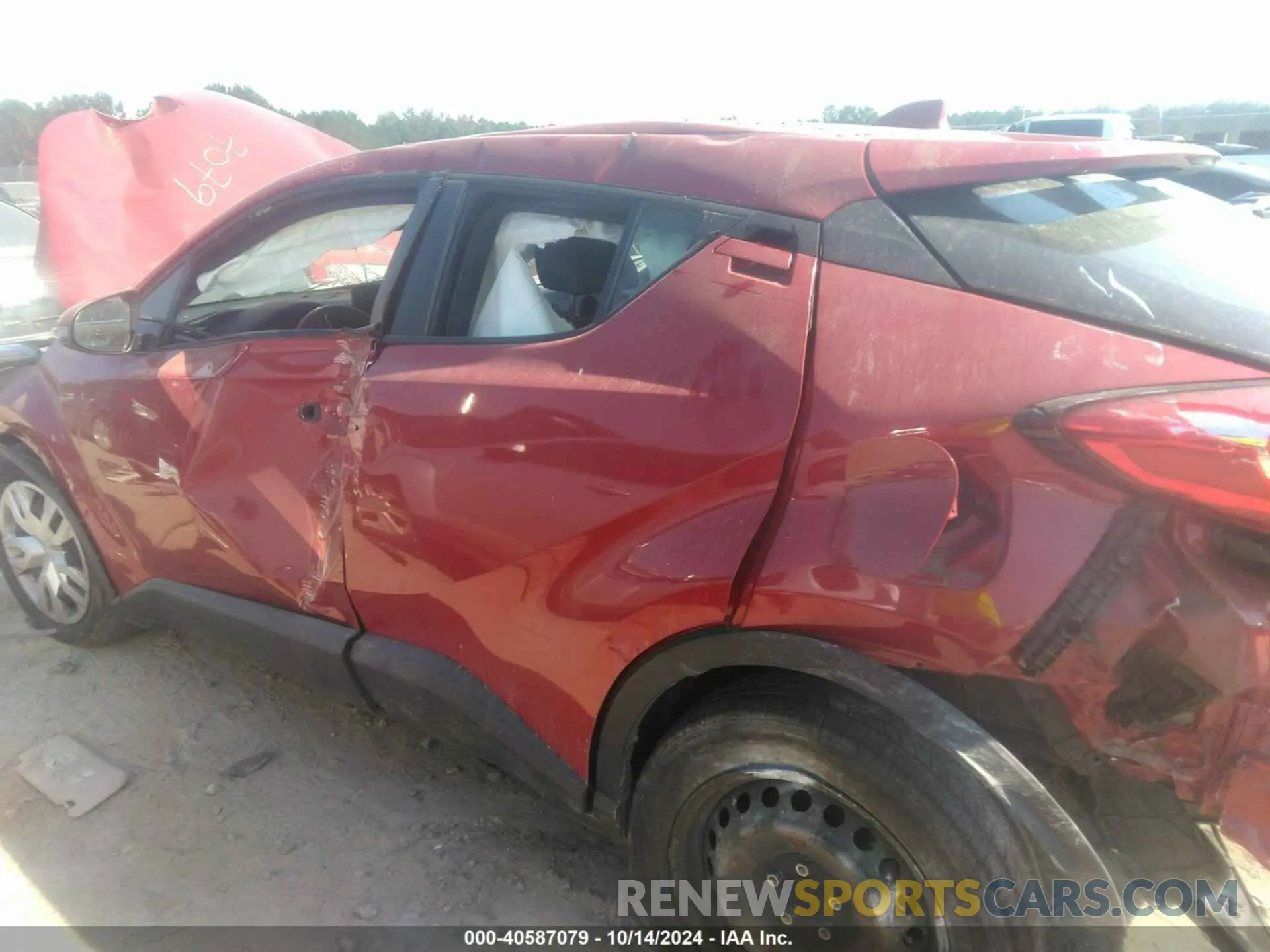 12 Photograph of a damaged car JTNKHMBX2L1076509 TOYOTA C-HR 2020
