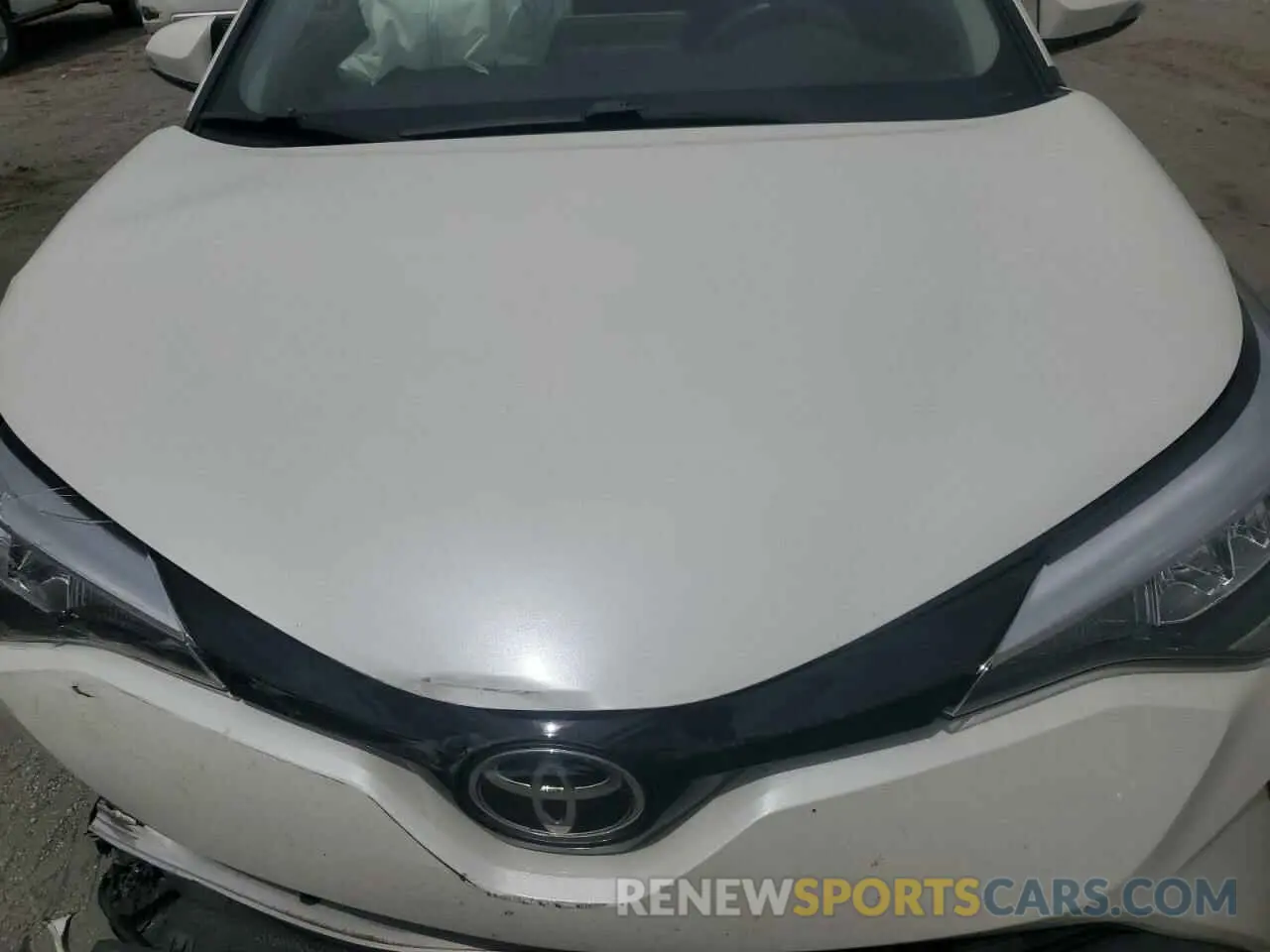 12 Photograph of a damaged car JTNKHMBX2L1076946 TOYOTA C-HR 2020