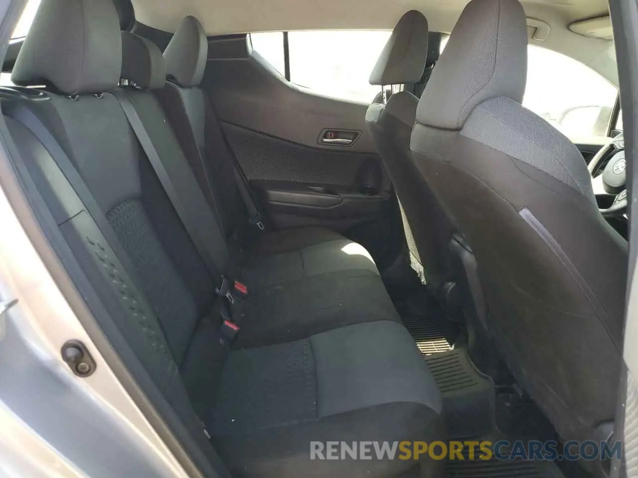 10 Photograph of a damaged car JTNKHMBX2L1080432 TOYOTA C-HR 2020
