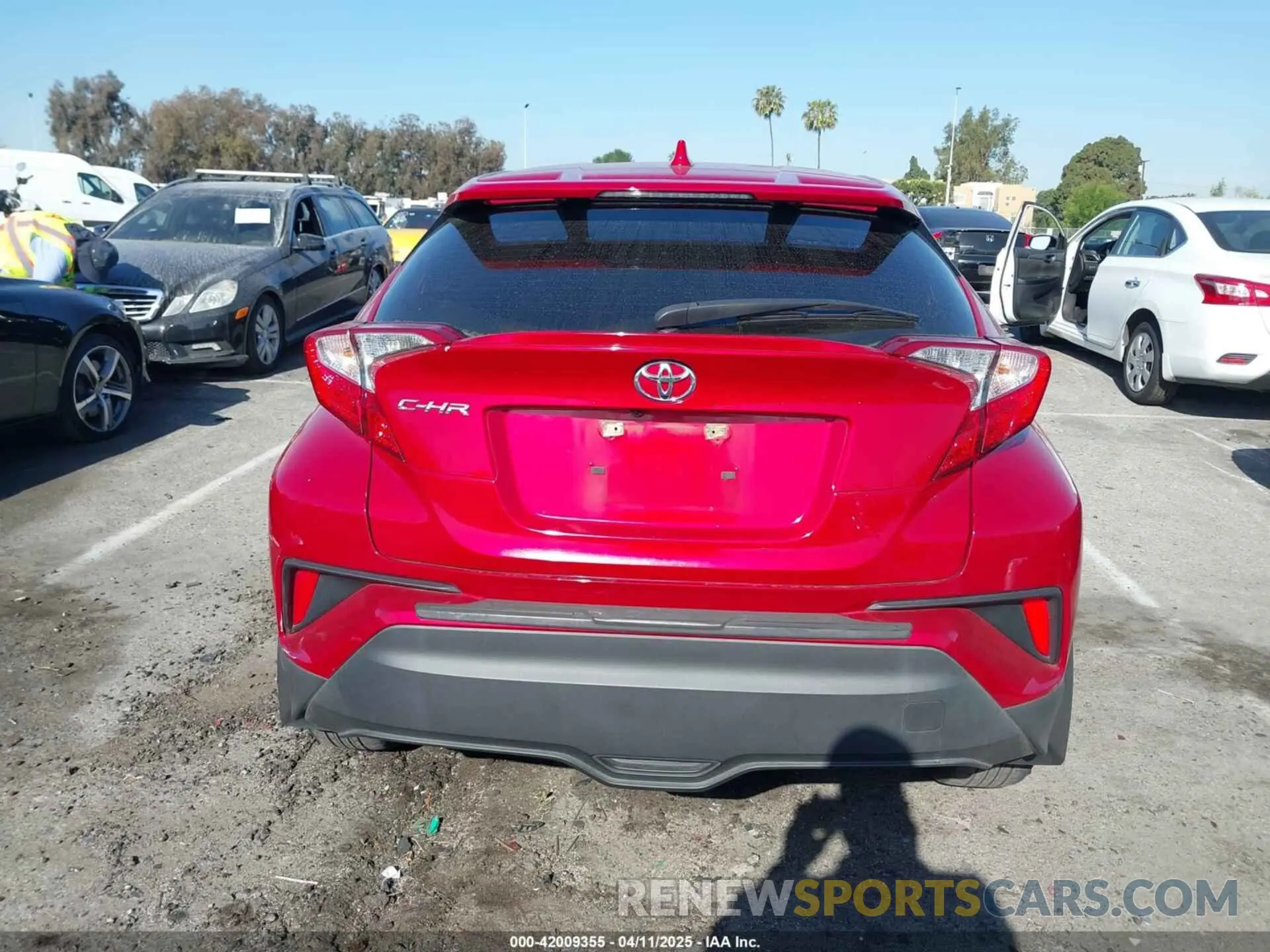 16 Photograph of a damaged car JTNKHMBX2L1093164 TOYOTA C-HR 2020