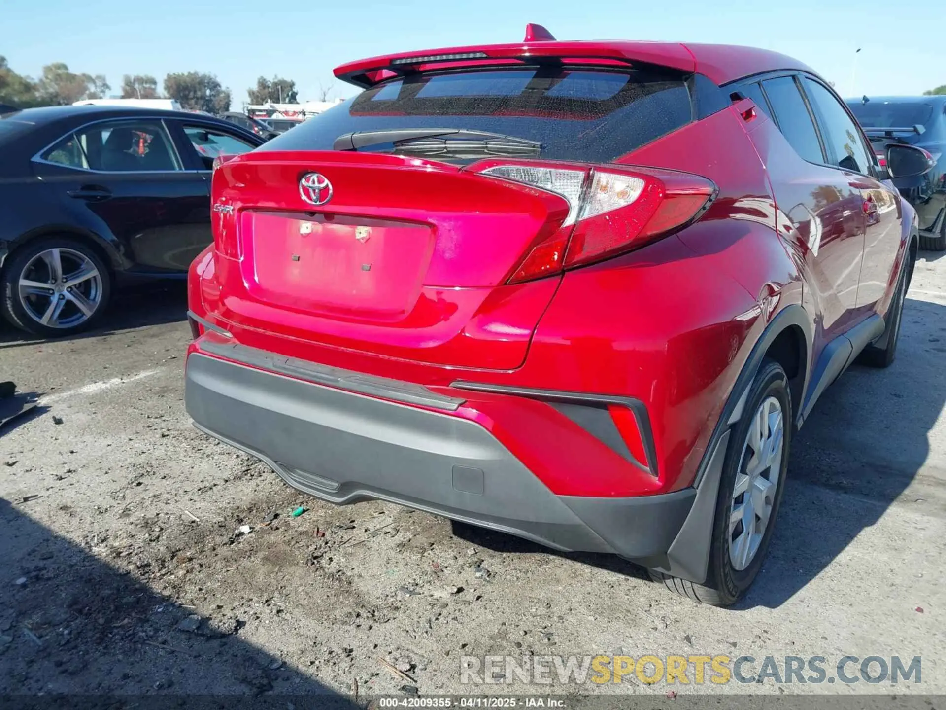 4 Photograph of a damaged car JTNKHMBX2L1093164 TOYOTA C-HR 2020