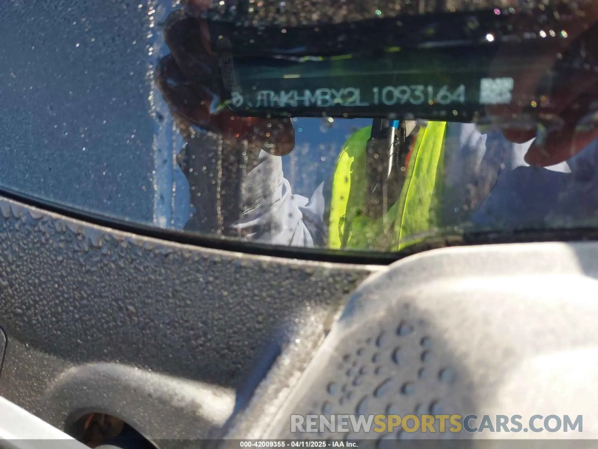9 Photograph of a damaged car JTNKHMBX2L1093164 TOYOTA C-HR 2020