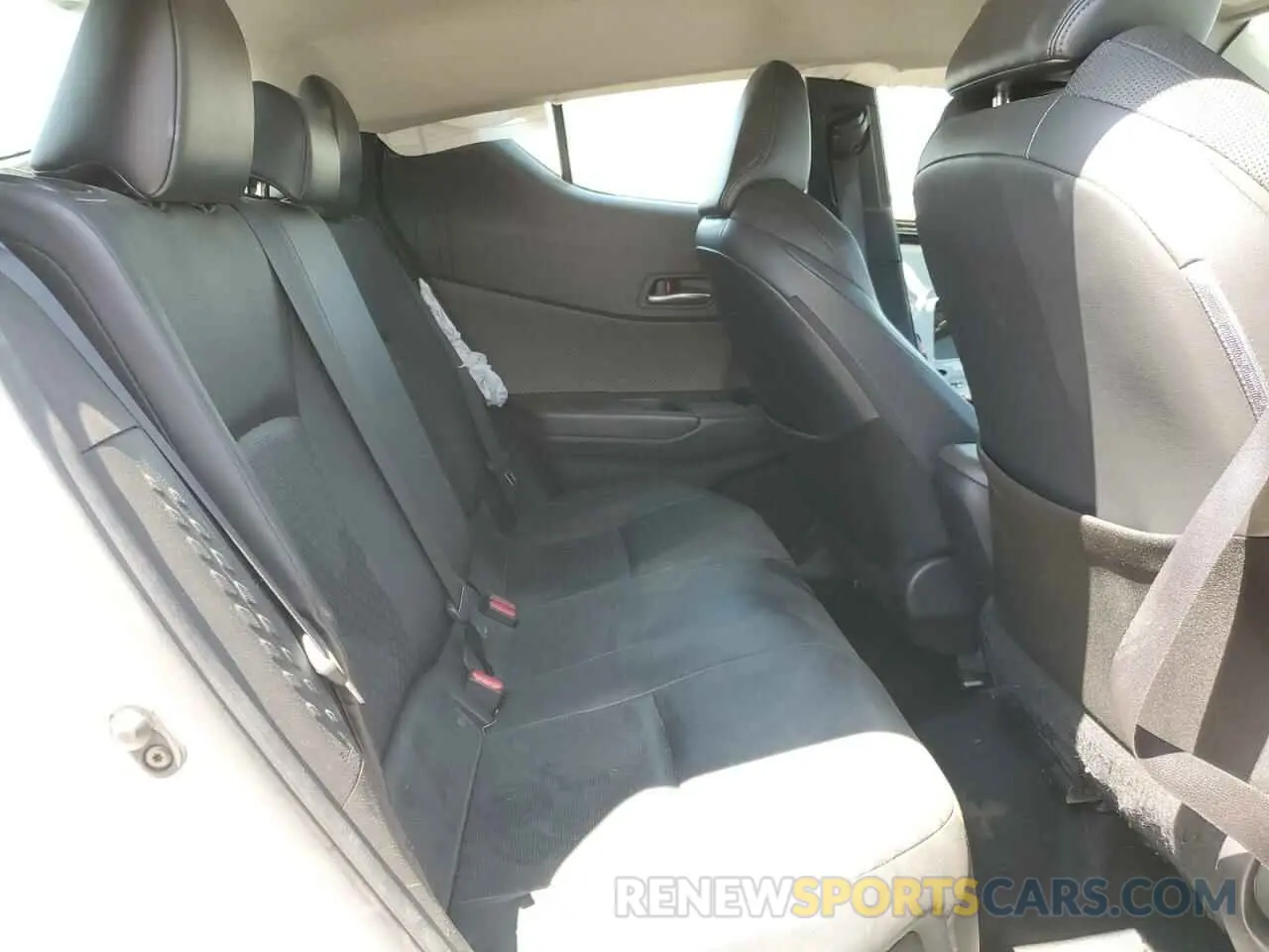 11 Фотография поврежденного автомобиля JTNKHMBX3L1074624 TOYOTA C-HR 2020