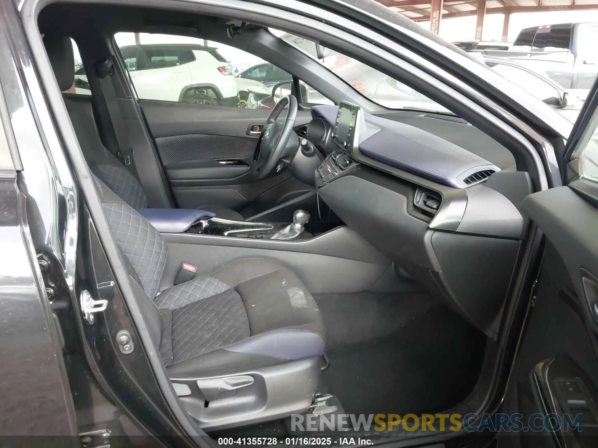 5 Photograph of a damaged car JTNKHMBX4L1078973 TOYOTA C-HR 2020