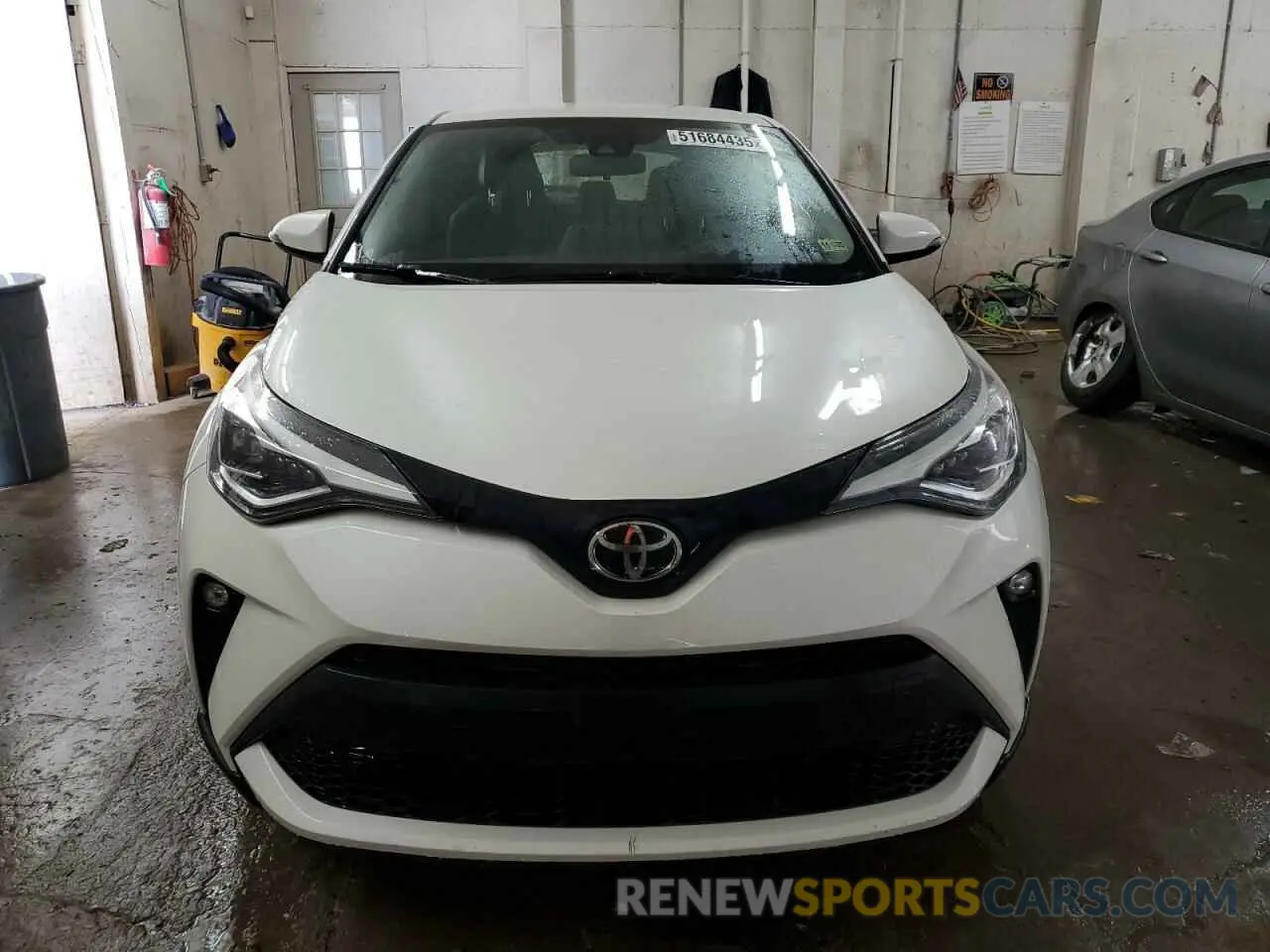 5 Photograph of a damaged car JTNKHMBX4L1083011 TOYOTA C-HR 2020